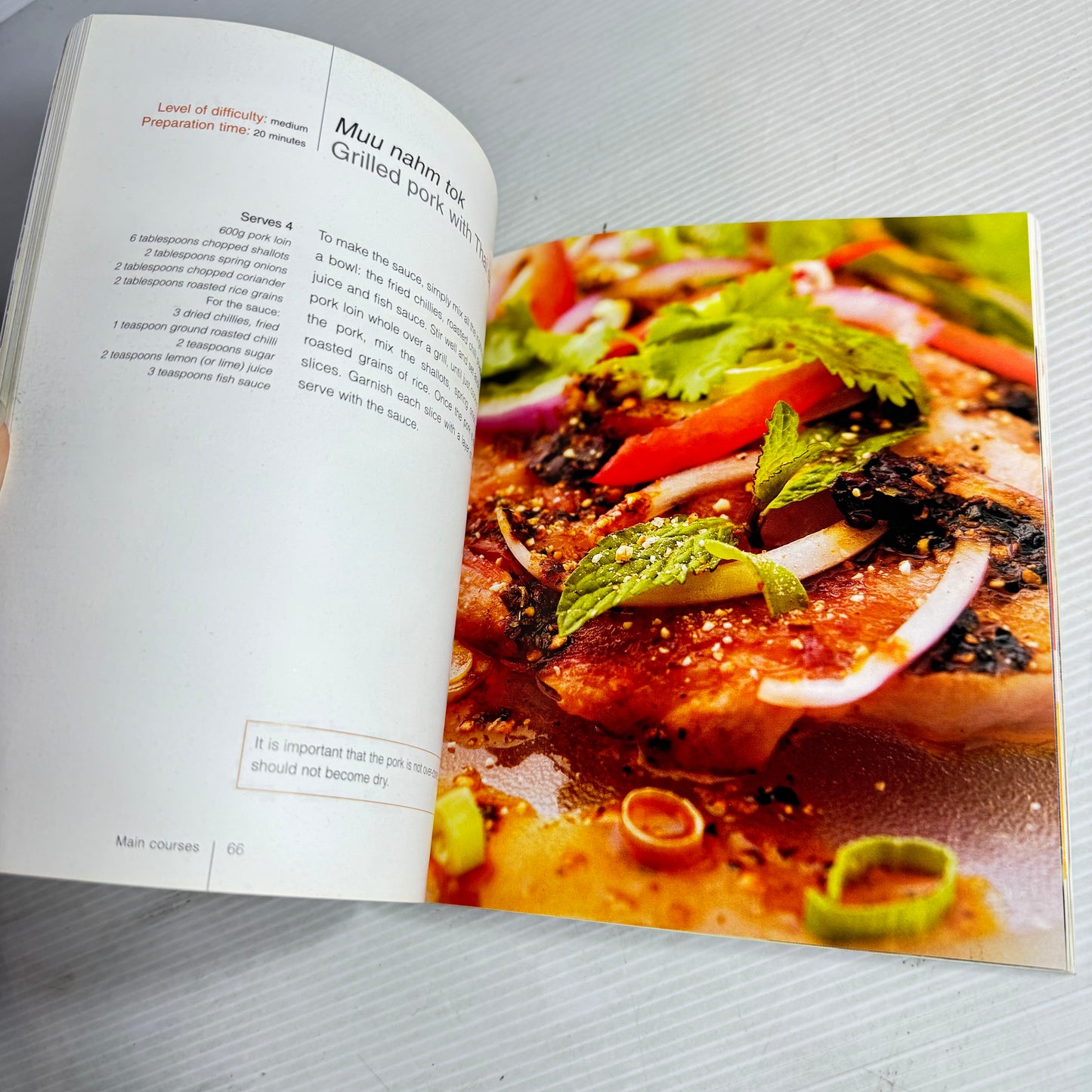 Thai Cookbook Bundle x 2 : Thailand & Australian Women's Weekly Easy Thai-Style Cookery (3042)