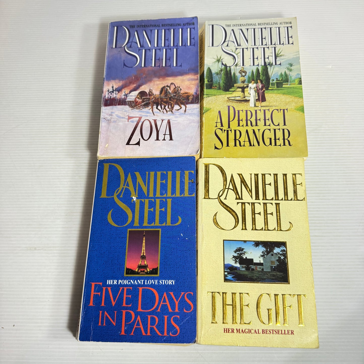Danielle Steel Book Bundle x 4 : A Perfect Stranger, Zoya, Five Days in Paris, The Gift (2843)