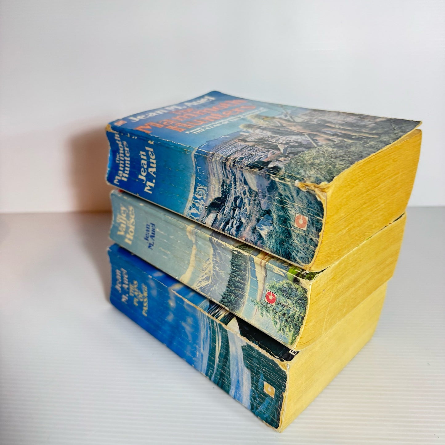 Jean M. Auel Book Bundle x 3 Books : The Plains of Passage, The Valley of Horses & The Mammoth Hunters (2226)