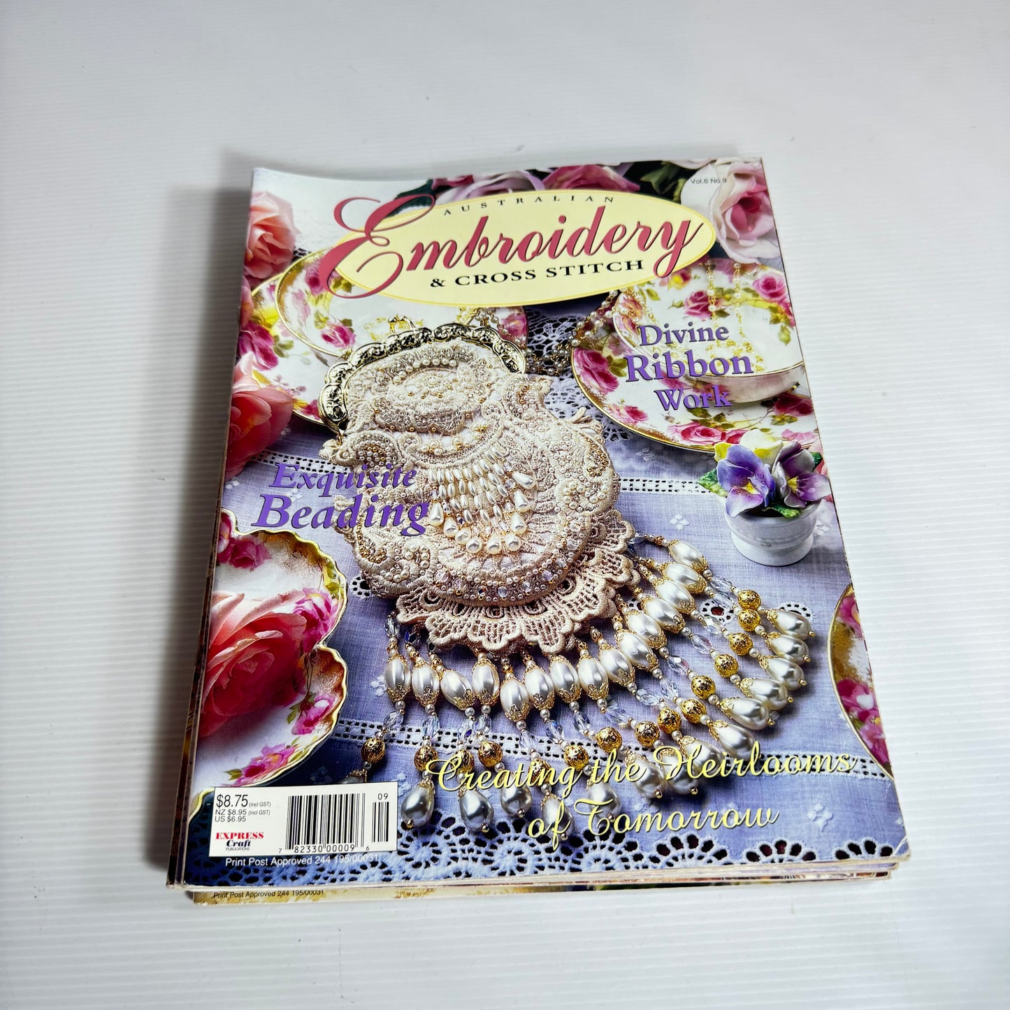Embroidery & Cross Stitch Magazine Bundle x 9 Magazines (3238)