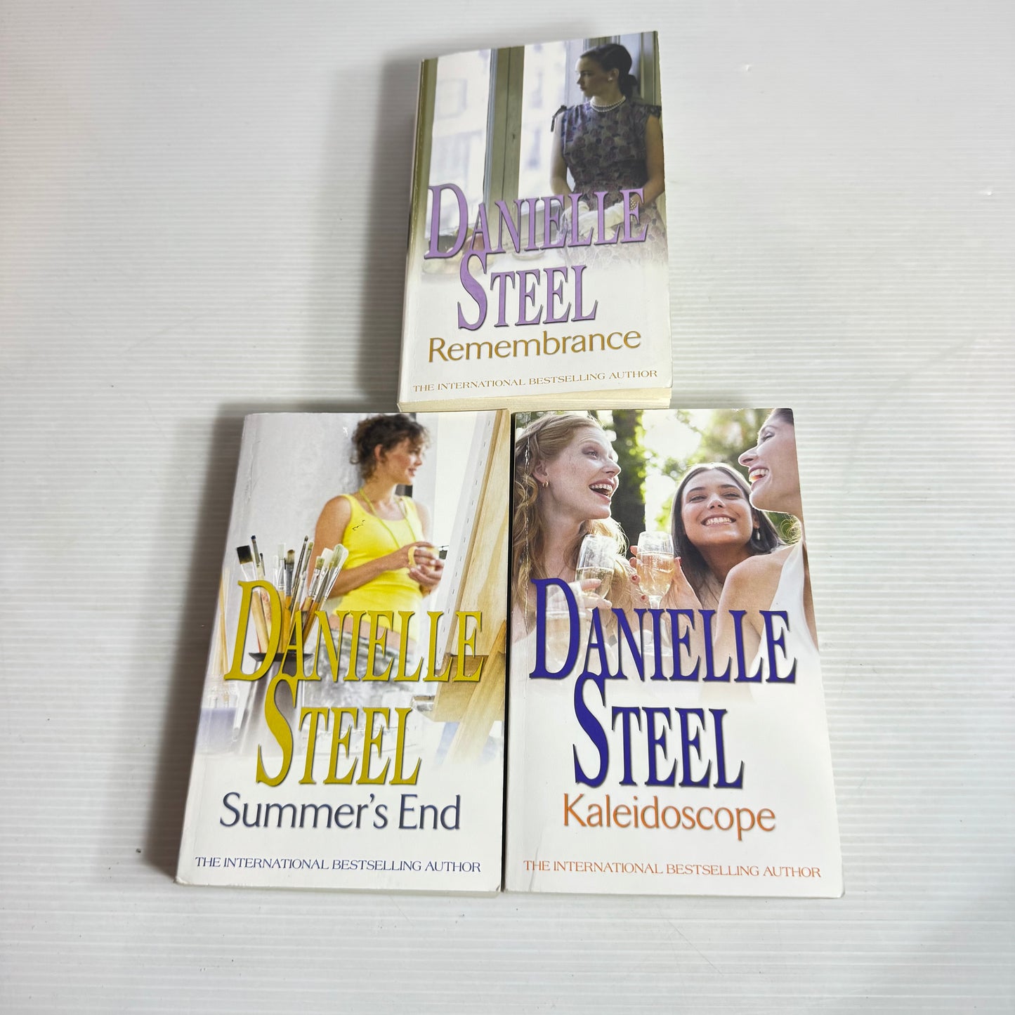 Danielle Steel Book Bundle x 3 : Remembrance, Summer's End, Kaleidoscope (2840)