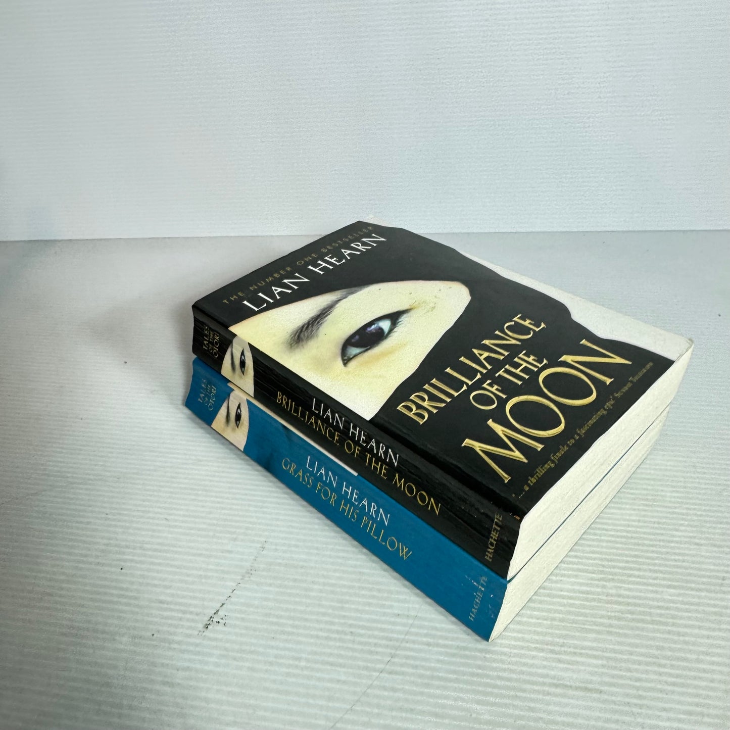 Lian Hearn Tales of the Otori Bundle x 2 : Brilliance of the Moon & Grass for his Pillow (2990)