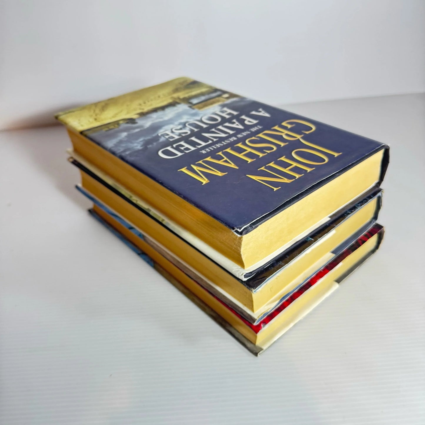 John Grisham Book Bundle x 3 Books : A Painted House, The Runaway Jury & The Street Lawyer (2211)