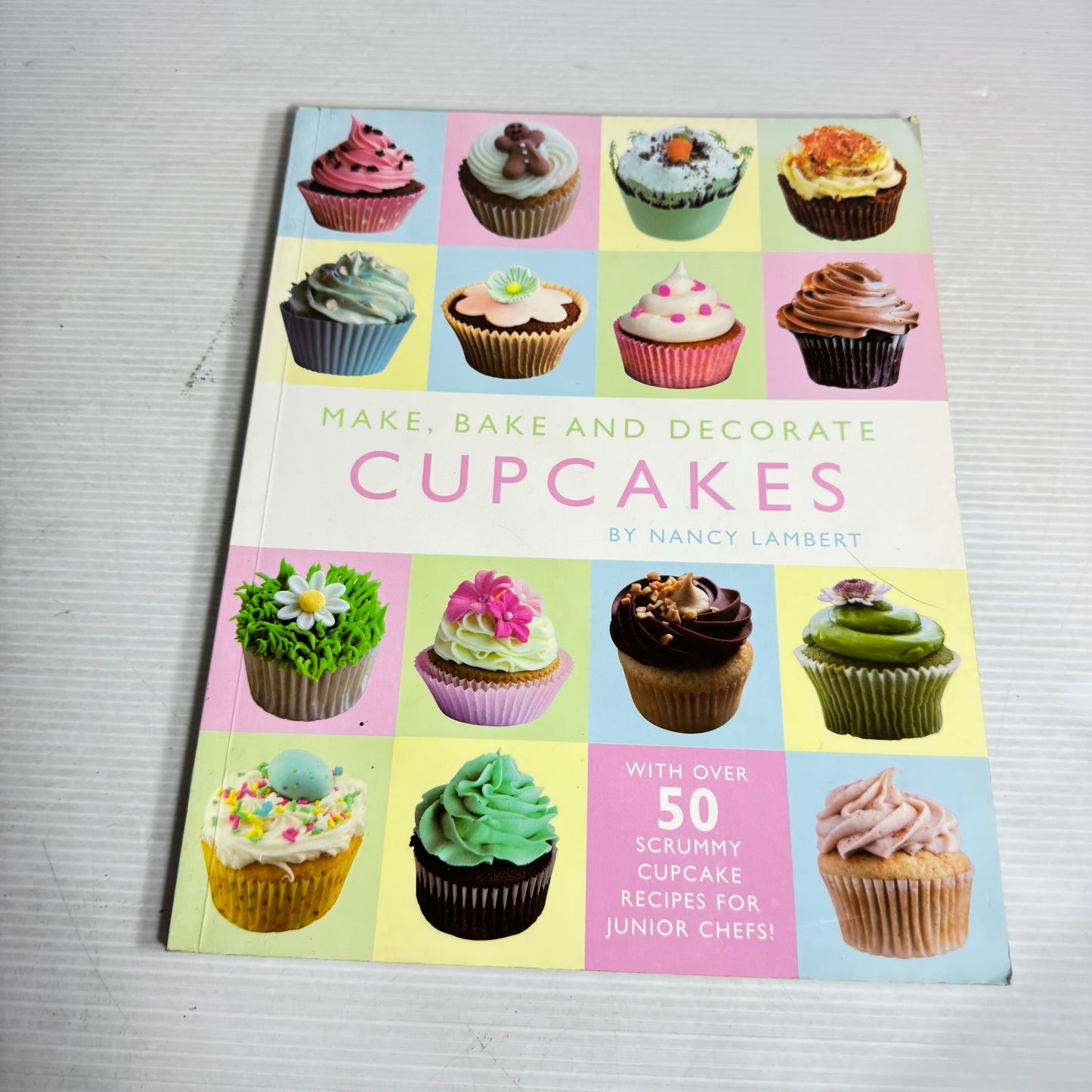 Cupcake Book Bundle x 3 : Make, Bake and Decorate Cupcakes - Nancy Lambert, Retro Baking - The Australian Women's Weekly, Celebrate with Mini Cakes - Lindy Smith (3049)