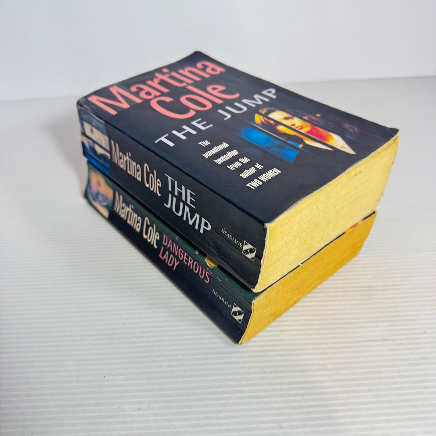 Martina Cole Book Bundle x 2 : The Jump & Dangerous Lady (2495)