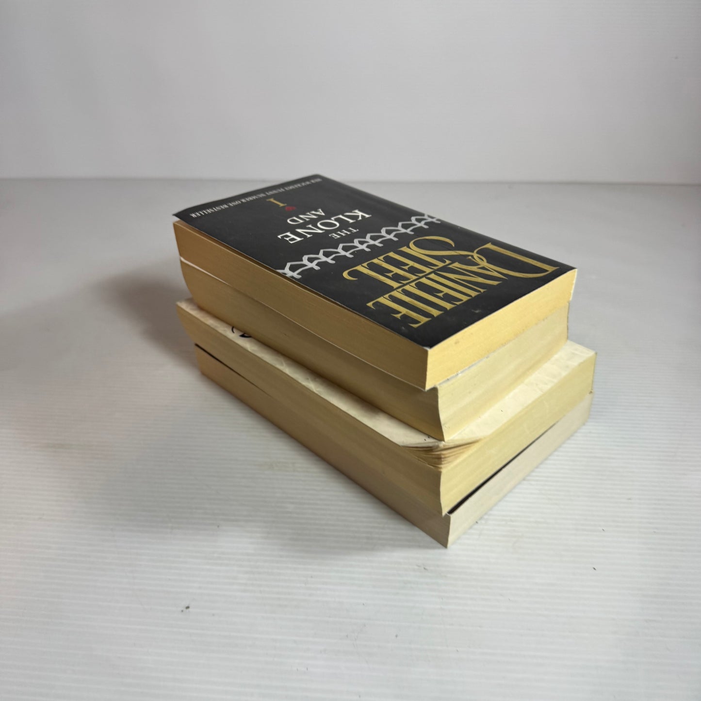 Danielle Steel Book Bundle x 4 Books - The Klone & I, The Ghost, Past Perfect, Hotel Vendome(2597)