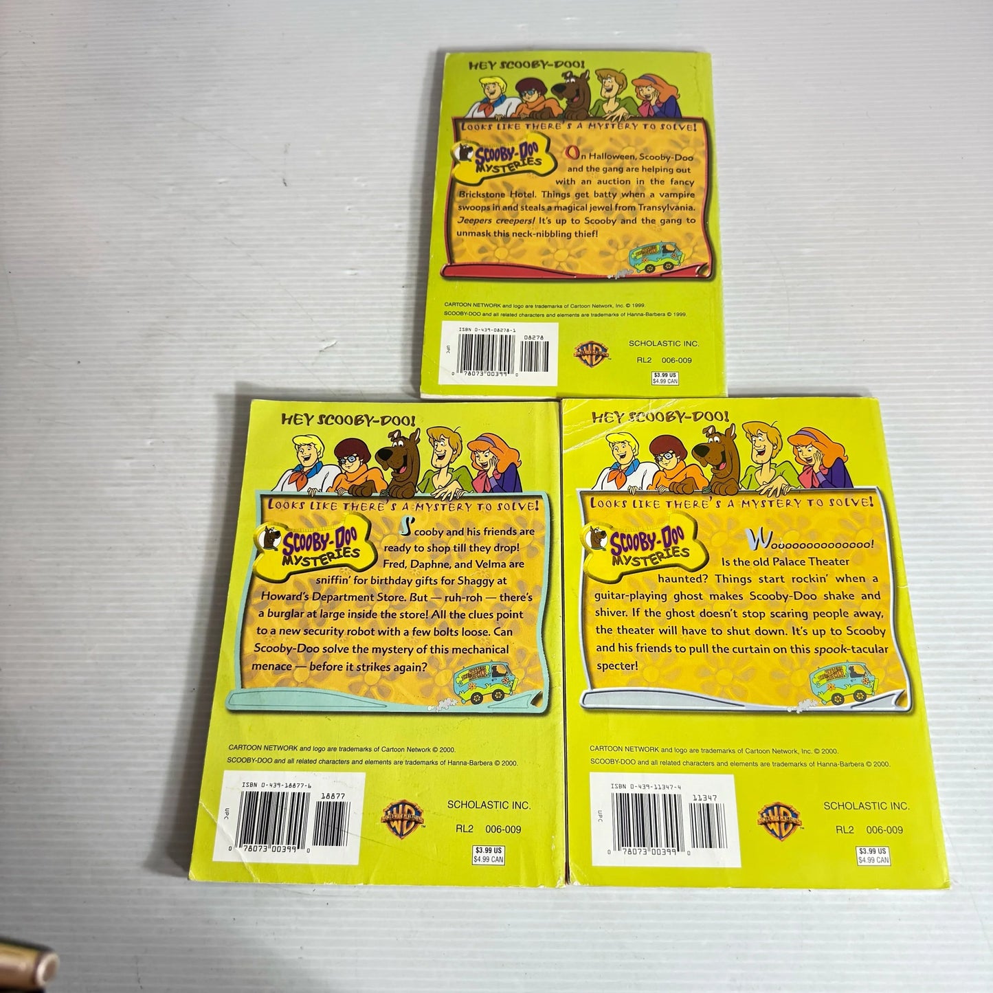 Scooby-Doo Book Bundle x 3 Books : The Groovy Ghost, The Runaway Robot, The Vampire's Revenge  (2057)