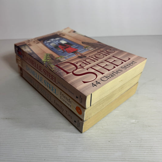 Danielle Steel Large Paperback Book Bundle x 3 : 44 Charles Street, Family Ties, Friends Forever (2821)