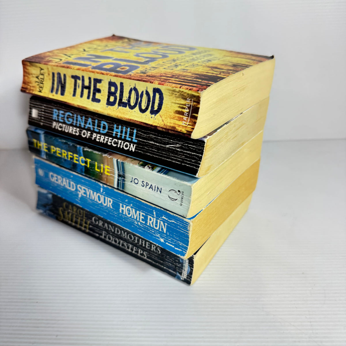 Crime Bundle x In The Blood - J.A. Kerley, Pictures of Perfection - Reginald Hill, Home Run - Gerald Seymour, The Perfect Lie - Jo Spain, Grandmother's Footsteps - Carol Smith(3468)