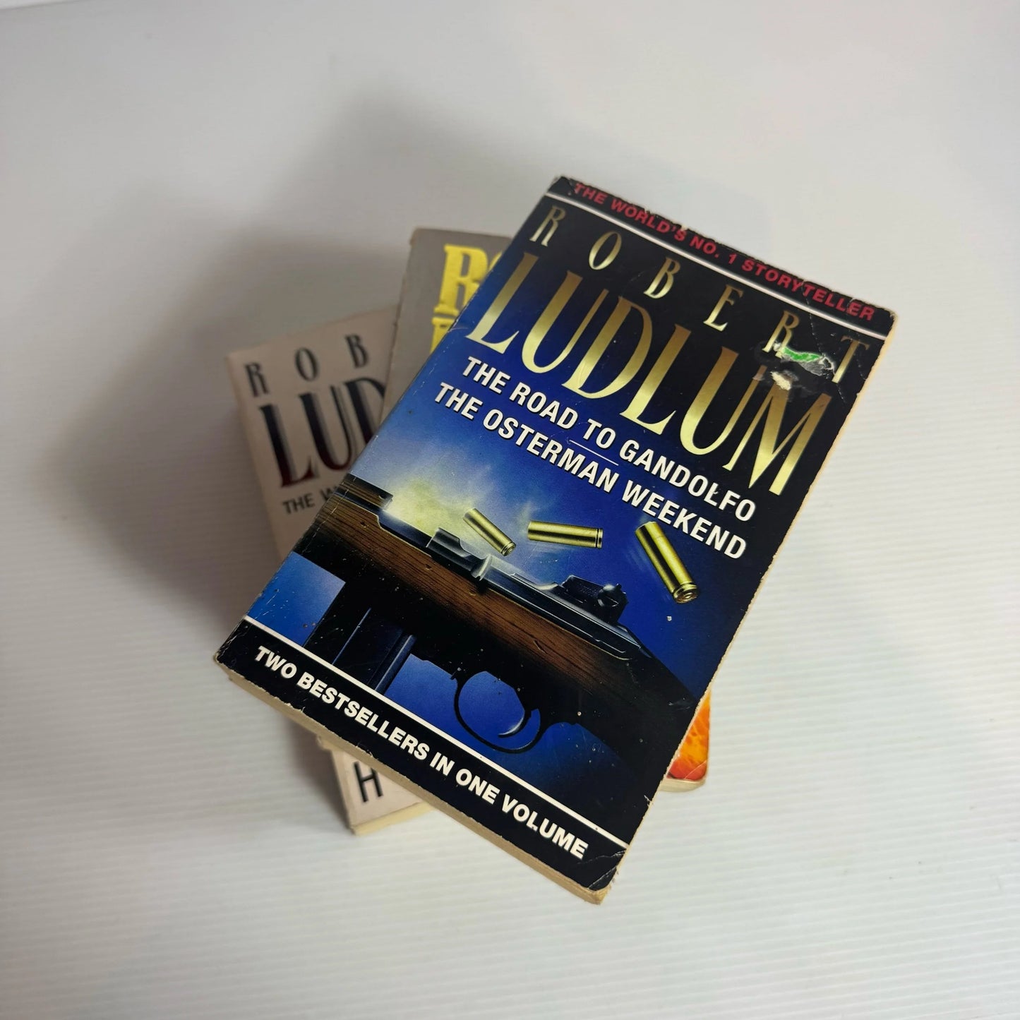 Robert Ludlum Book Bundle x 3 Books x 4 Stories : The Road to Gandolfo, The Osterman Weekend, The Apocalypse Watch, The Crey of the Halidon(2339)
