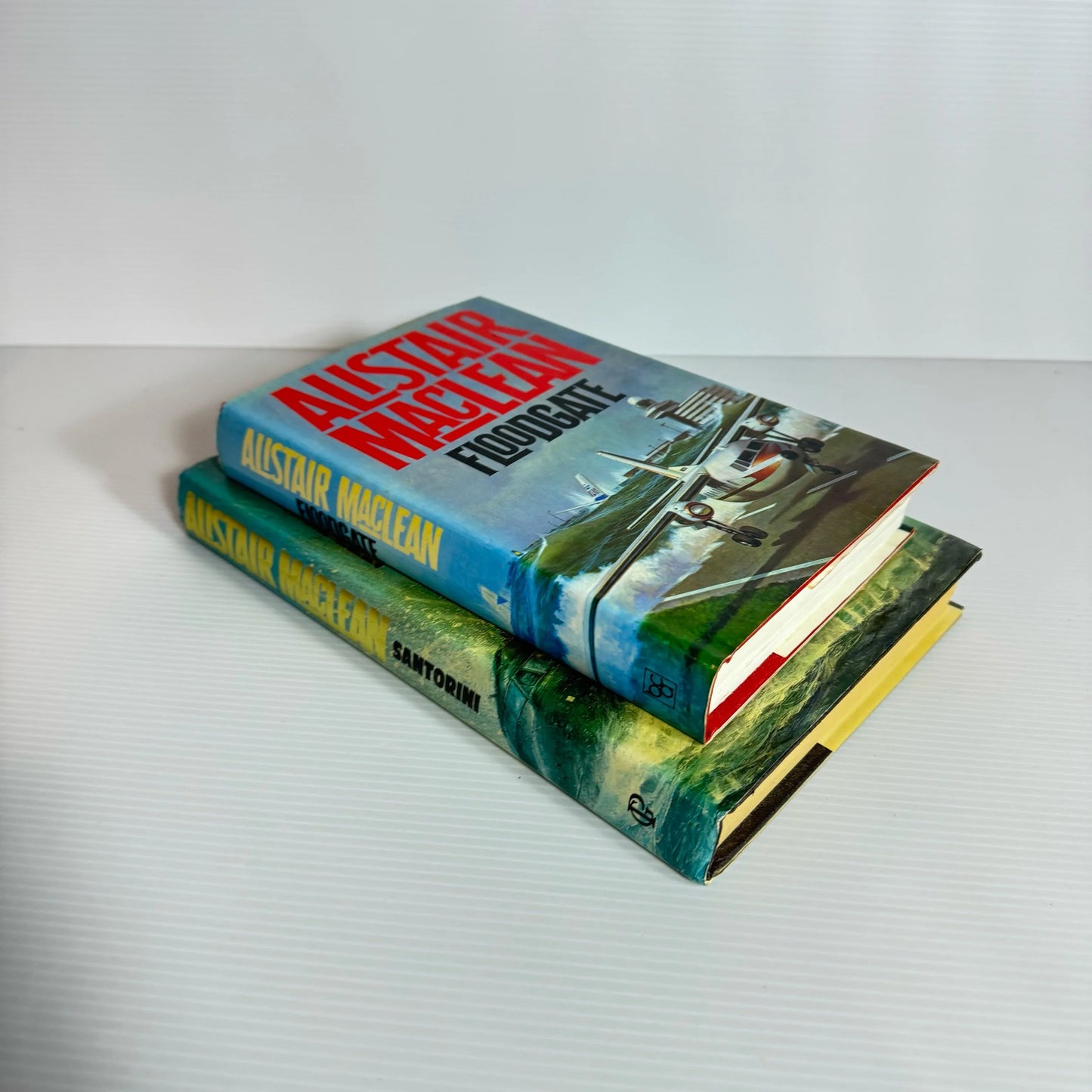 Alistair MacLean Book Bundle x 2 Books : Santorini & Floodgate (Vintage 1984 & 1986) (2060)