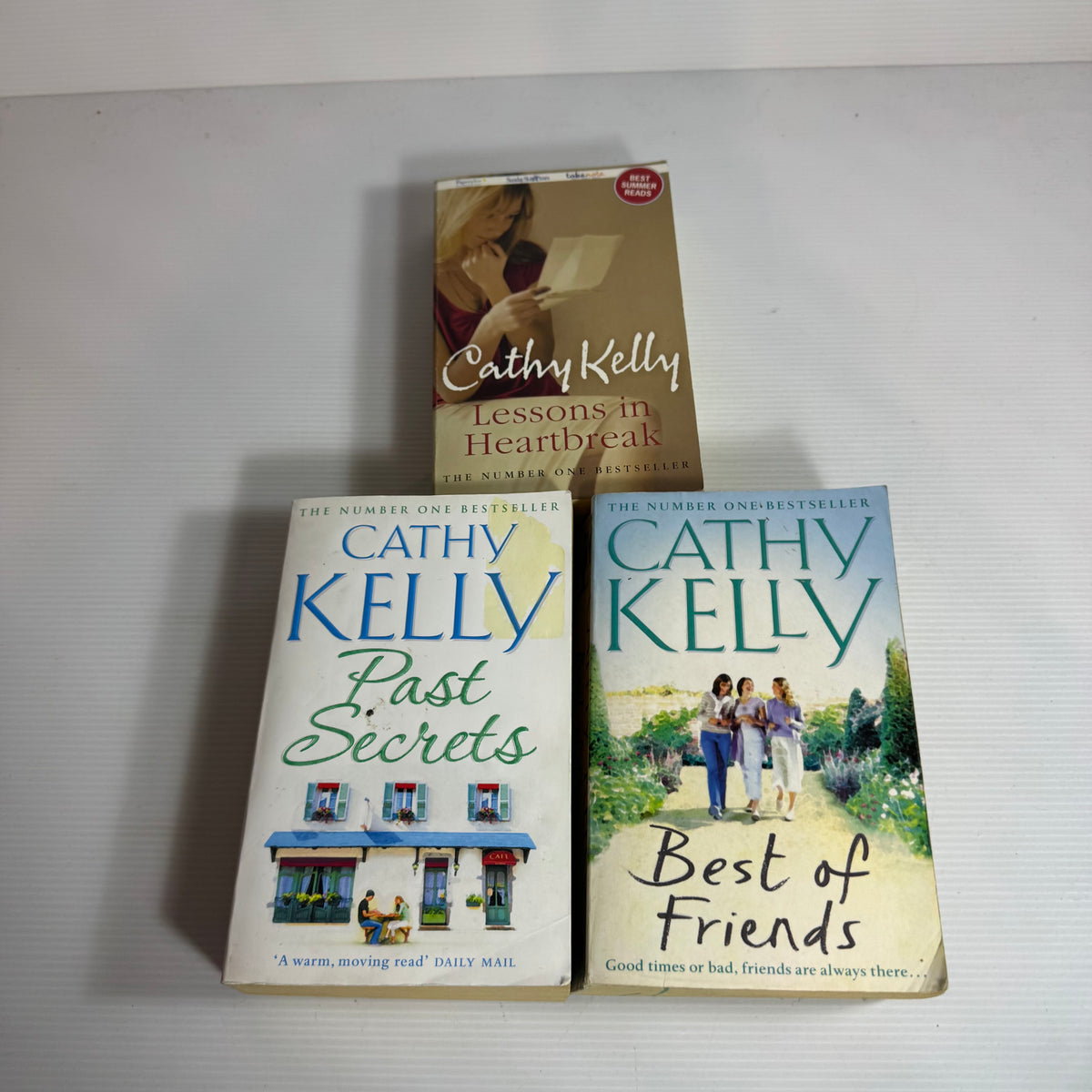 Cathy Kelly Bundle x 3 : Lessons In Heartbreak, Best of Friends, Past Secrets (3456)