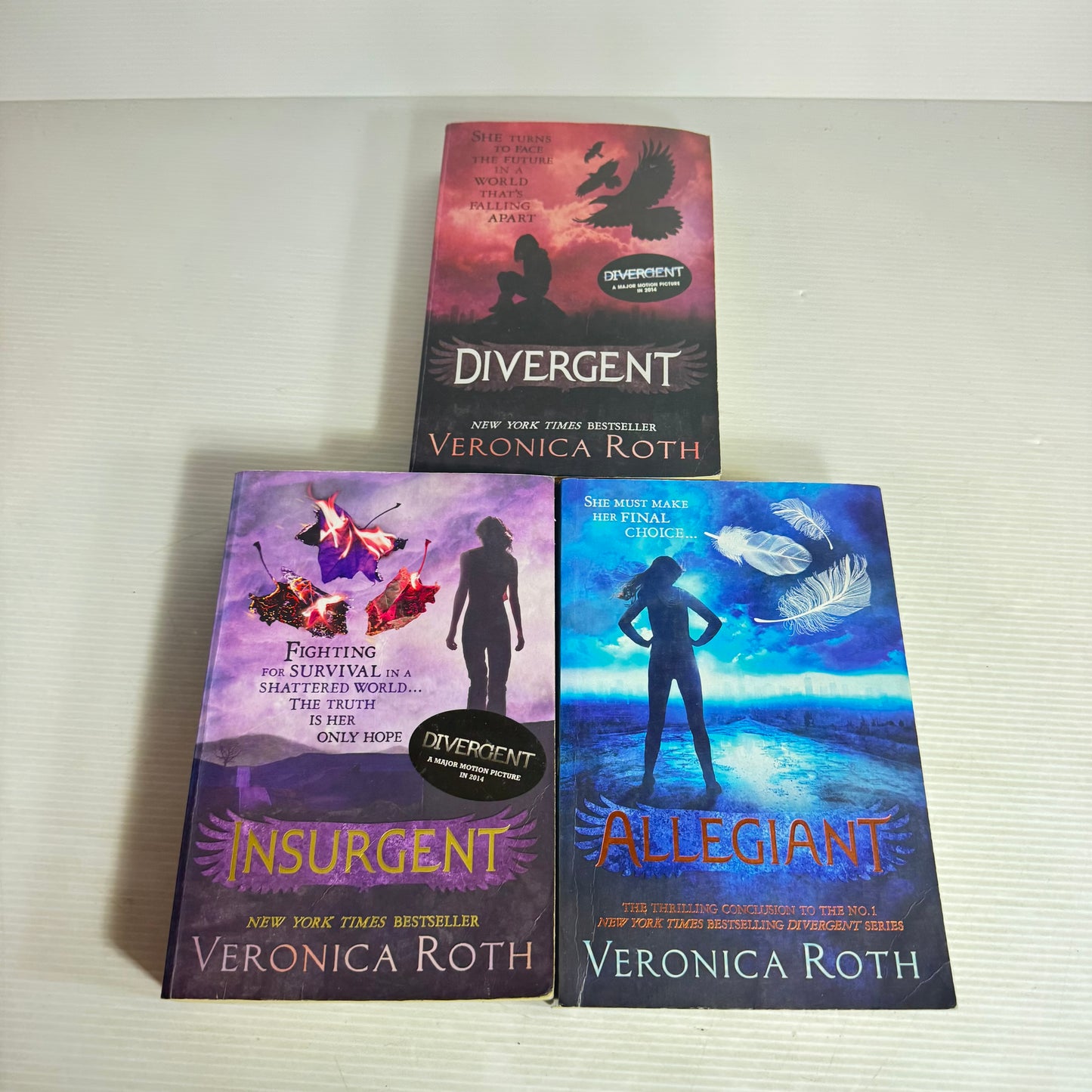 Divergent Book Bundle x 3 : Divergent, Insurgent, Allegiant - Veronica Roth (2981)
