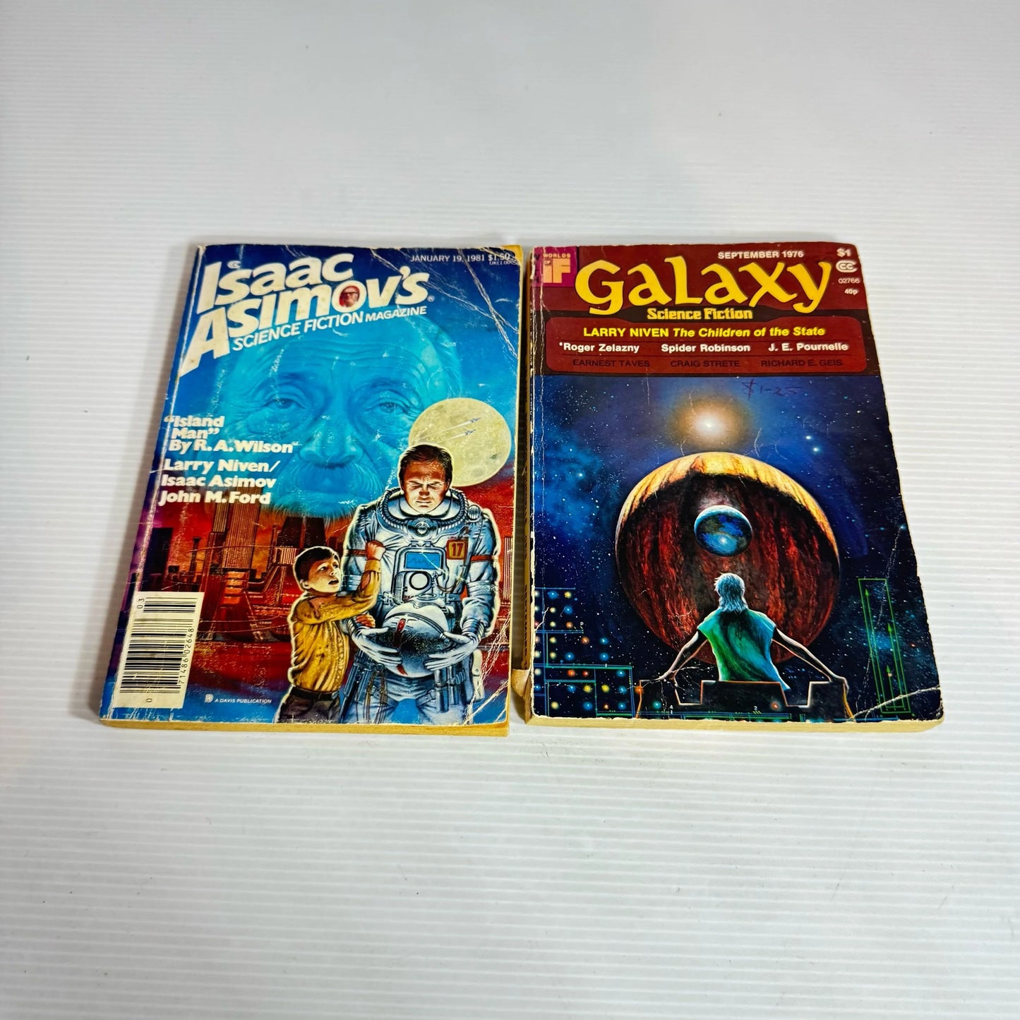 Science Fiction Vintage Magazine Bundle x 2 : Isaac Asimov's Science Fiction Magazine (1981) & Galaxy (1976) (2360)