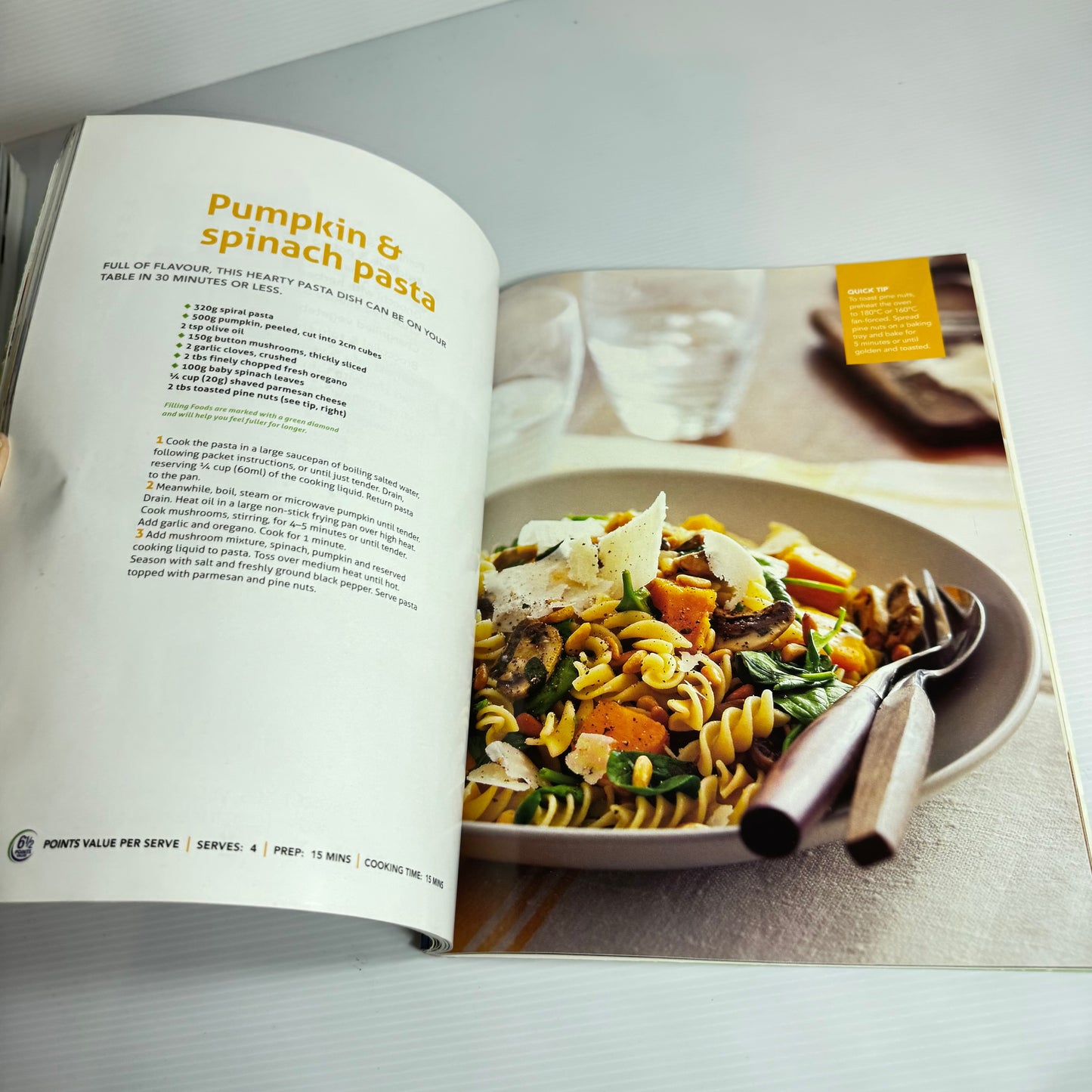 Weight Watchers Book Bundle x 4 : Programme Cookbook, Cook Easy, Cook Tasty, Eat & Enjoy (3105)
