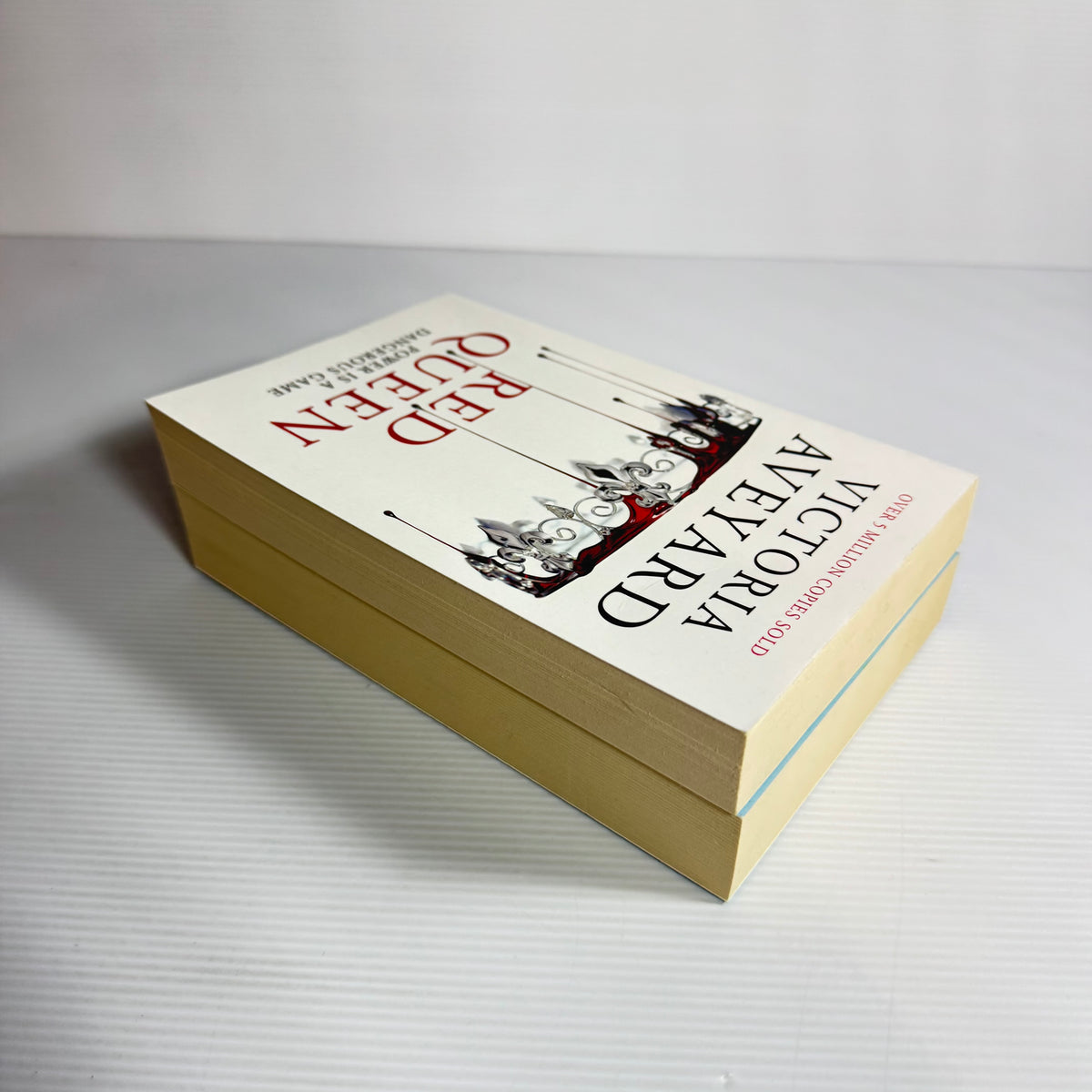 Red Queen Series Bundle x 2 : Red Queen & Glass Sword - Victoria Aveyard (New)(3472)