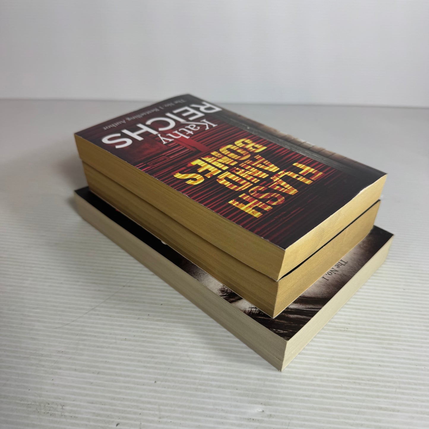 Kathy Reichs Book Bundle x 3 : Flash and Bones, Grave Secrets, Terminal (2816)