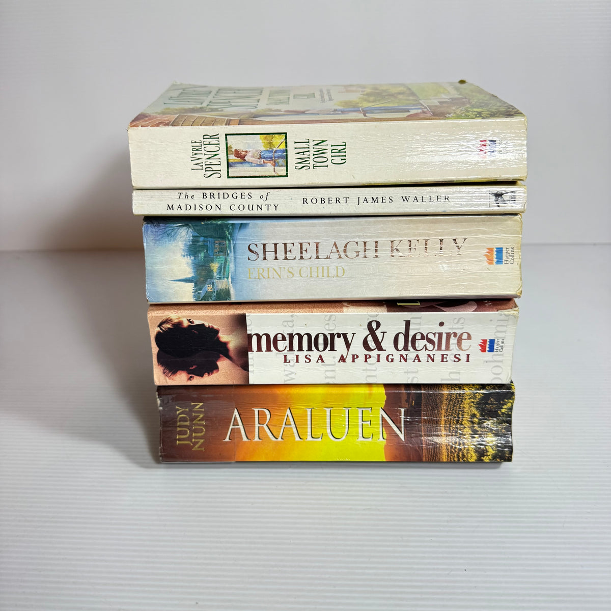 Romantic Family Saga Bundle x 5 : Small Town Girl - La Vyrle Spencer, Erin's Child - Shellagh Kelly, Araluen - Judy Nunn, Memory & Desire - Lisa Appignanesi, The Bridges of Madison County - Robert James Waller(3359)