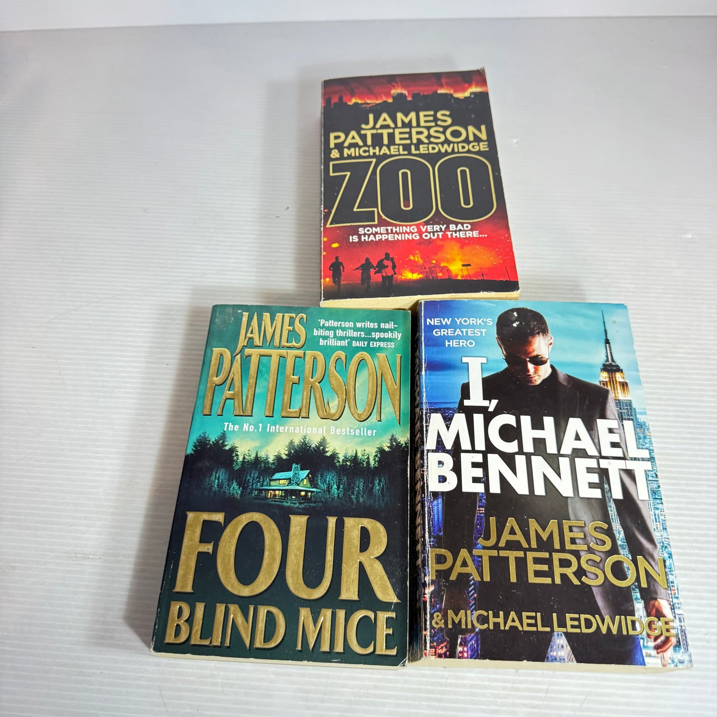 James Patterson Small Paperback Book Bundle x 3 : Zoo, Four Blind Mice, I. Michael Bennett (2971)