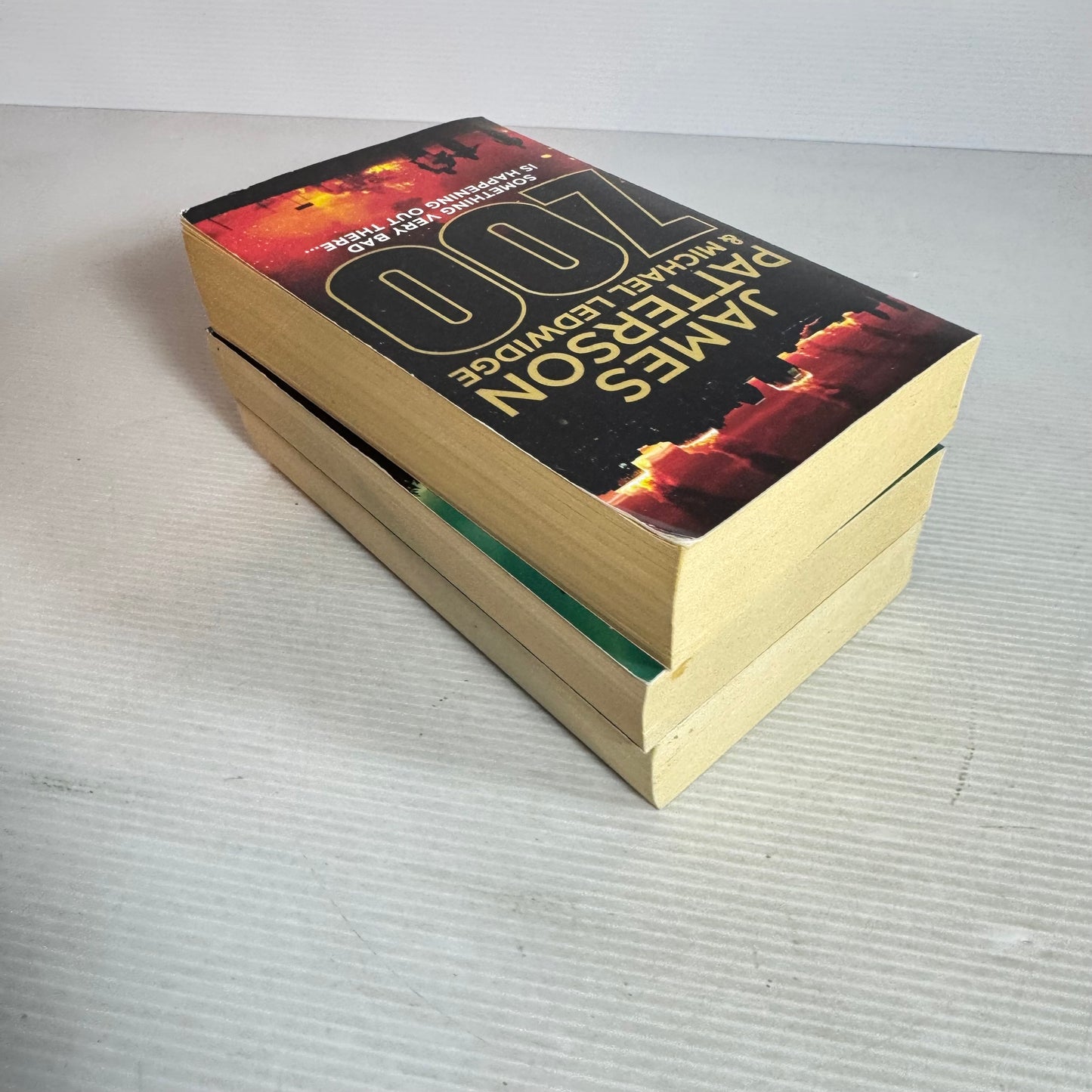 James Patterson Small Paperback Book Bundle x 3 : Zoo, Four Blind Mice, I. Michael Bennett (2971)