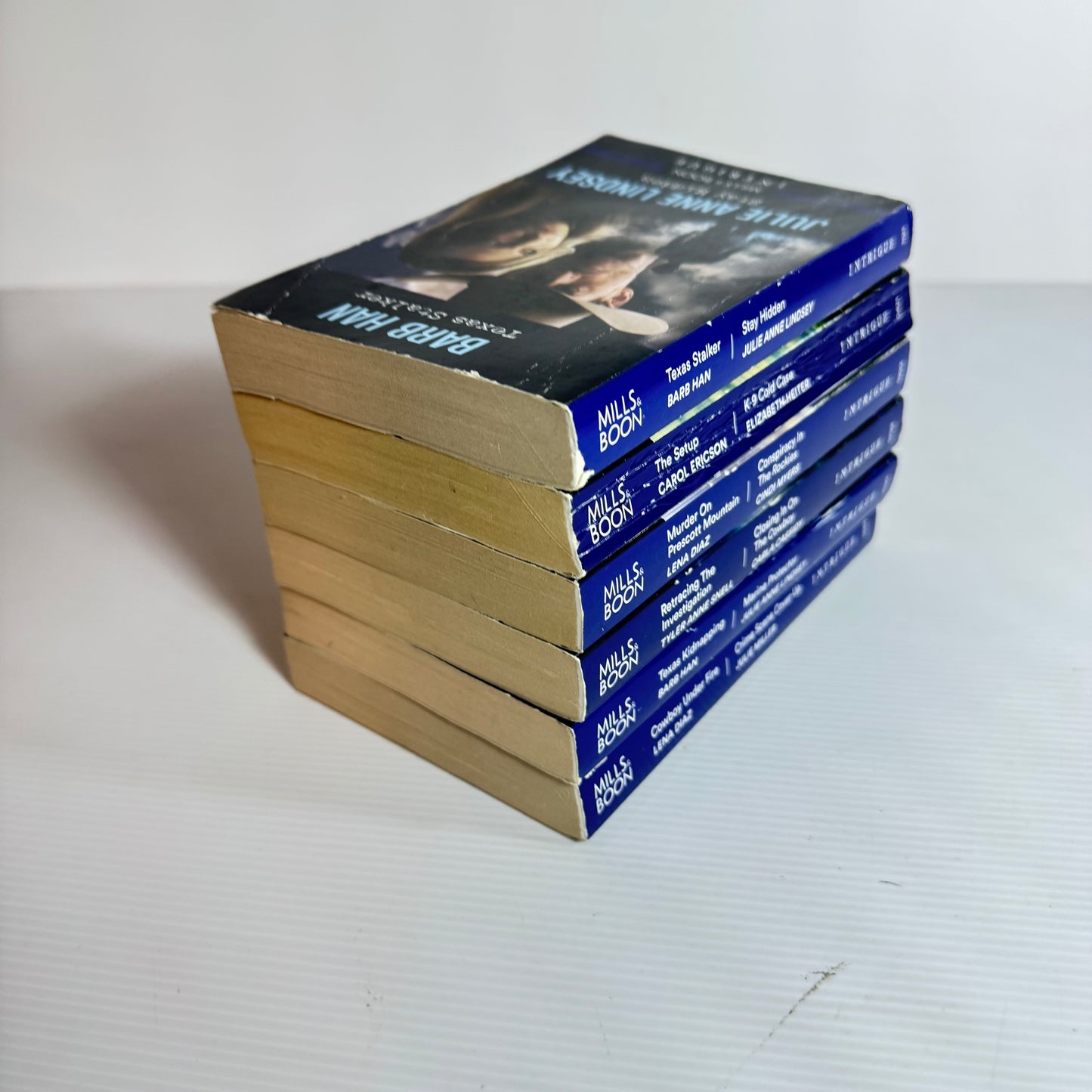 Mills & Boon Intrigue 2:1 Book Bundle x 6 Books : 12 Stories (3185)