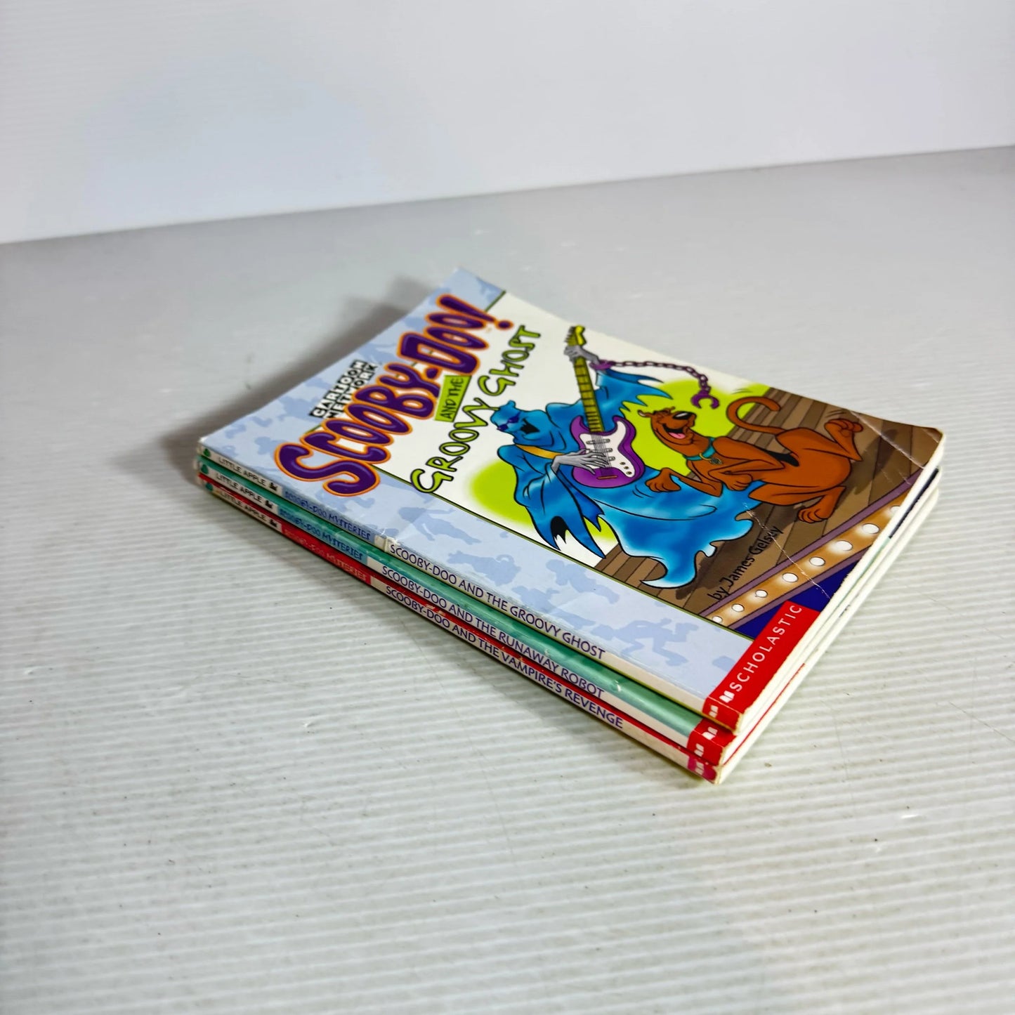Scooby-Doo Book Bundle x 3 Books : The Groovy Ghost, The Runaway Robot, The Vampire's Revenge  (2057)
