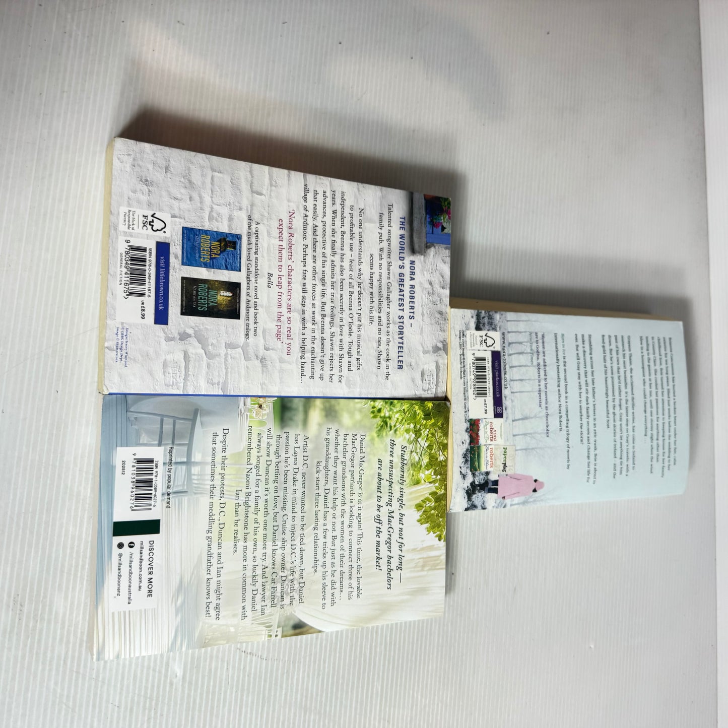 Nora Roberts Medium Paperback Bundle x 3 ; Born In Ice, Tears of the Moon, The MacGregor Grooms(3003)