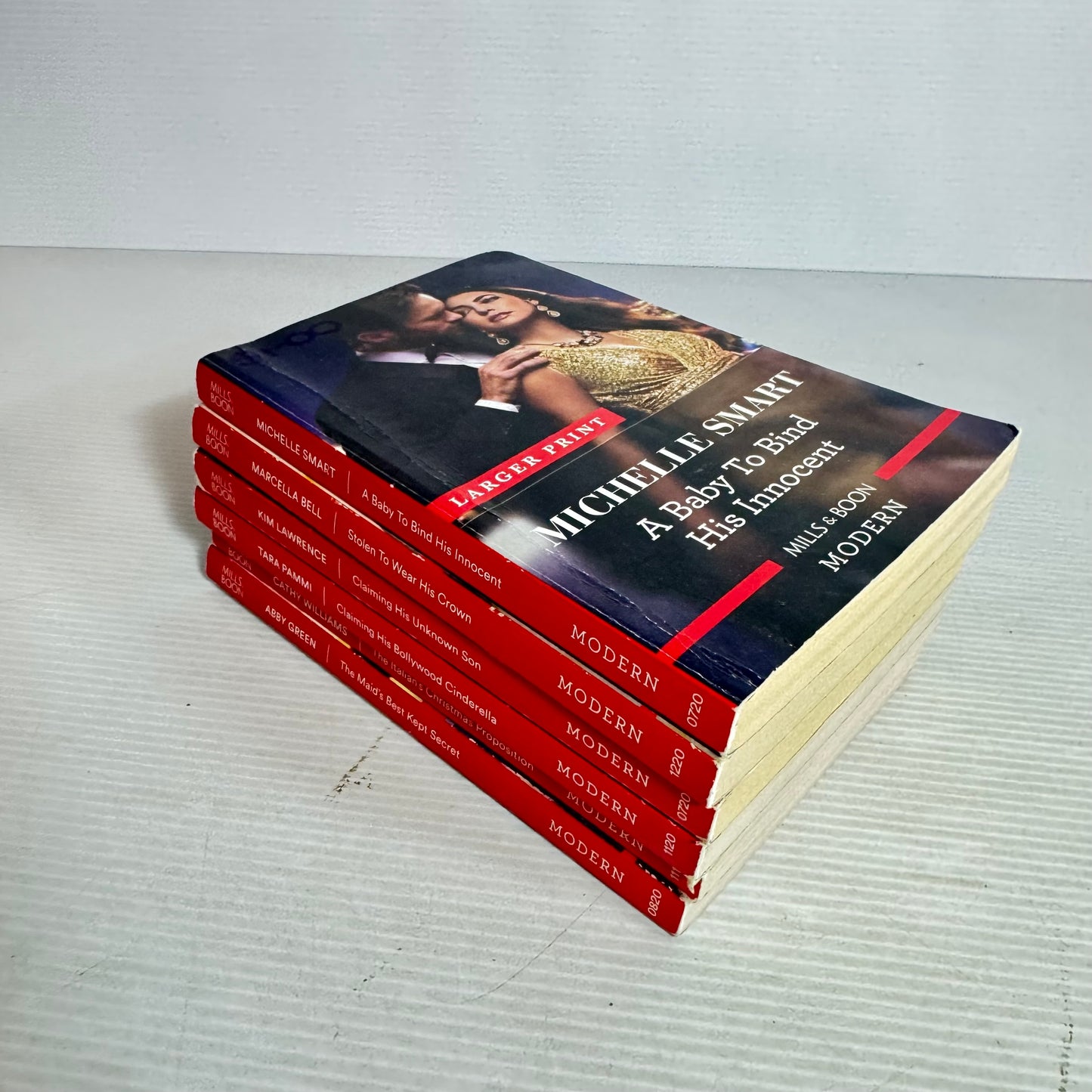 Mills & Boon Modern Large Print Bundle x 6 Books (3012)