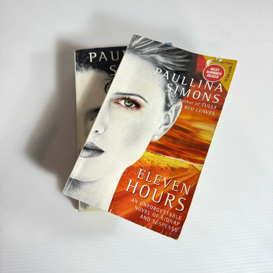 Paullina Simons Book Bundle x 2 Books : Eleven Hours & Red Leaves (309)