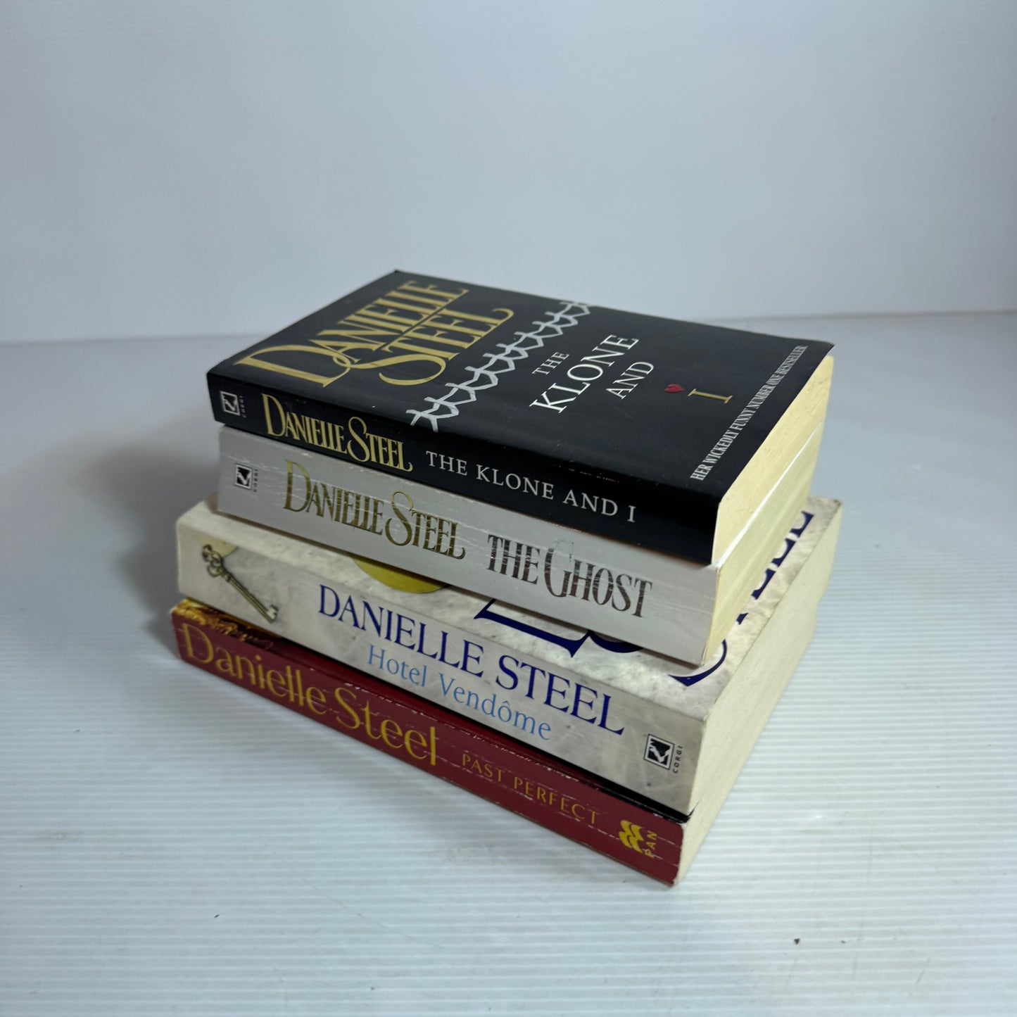 Danielle Steel Book Bundle x 4 Books - The Klone & I, The Ghost, Past Perfect, Hotel Vendome(2597)
