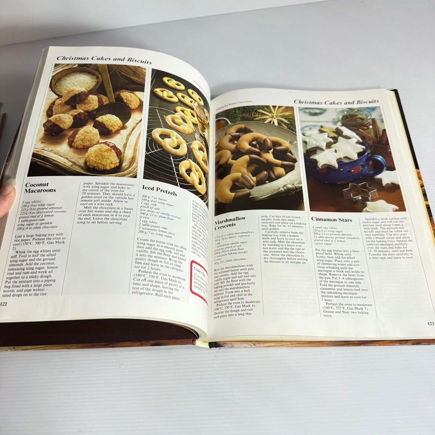 Baking Cookbook Bundle x 2 : The Best of Baking & Baking : Easy-to-Make Great Home Bakes - Carole Clements(3214)
