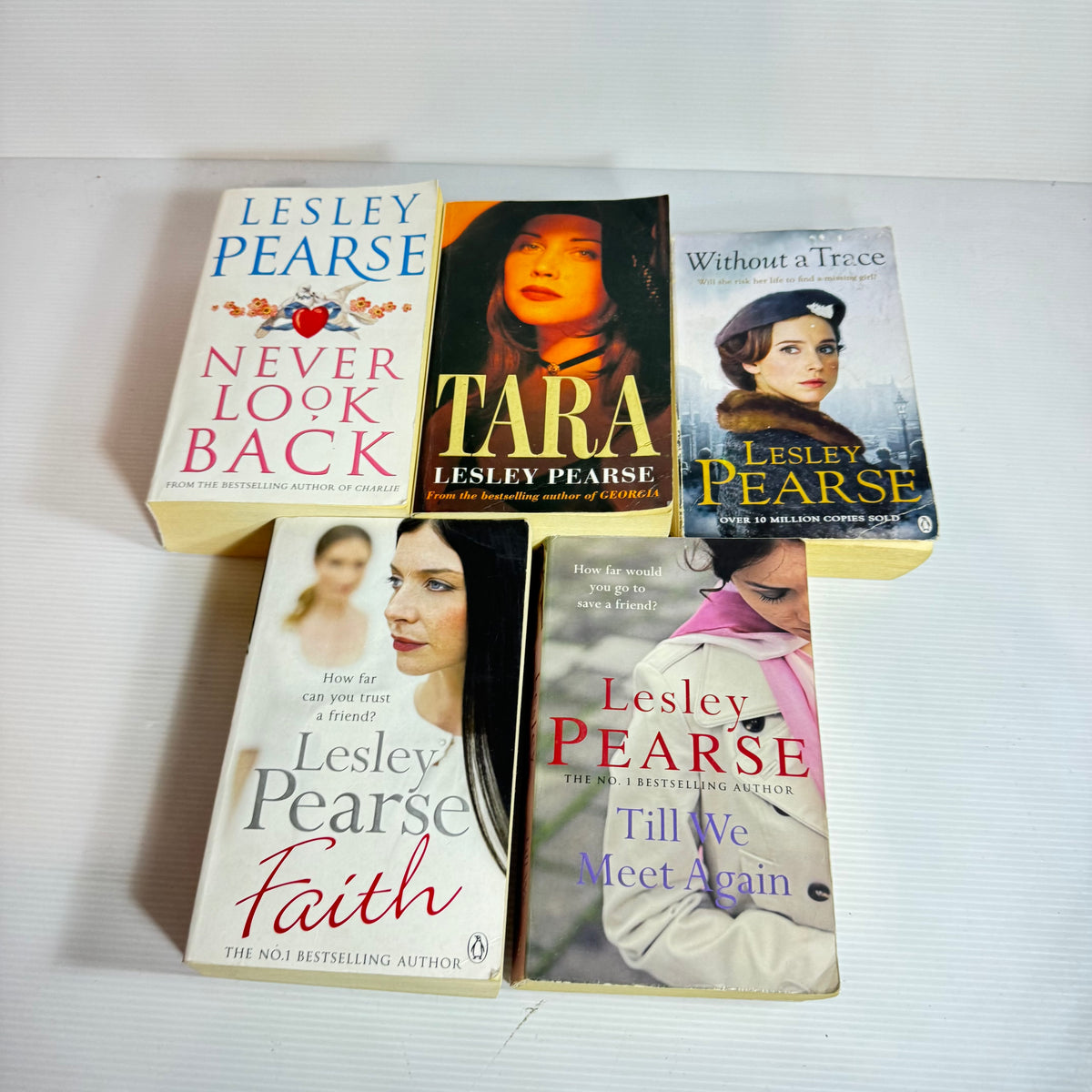 Lesley Pearse Book Bundle x 5 : Without A Trace, Till We Meet Again, Never Look Back, Faith, Tara (3379)