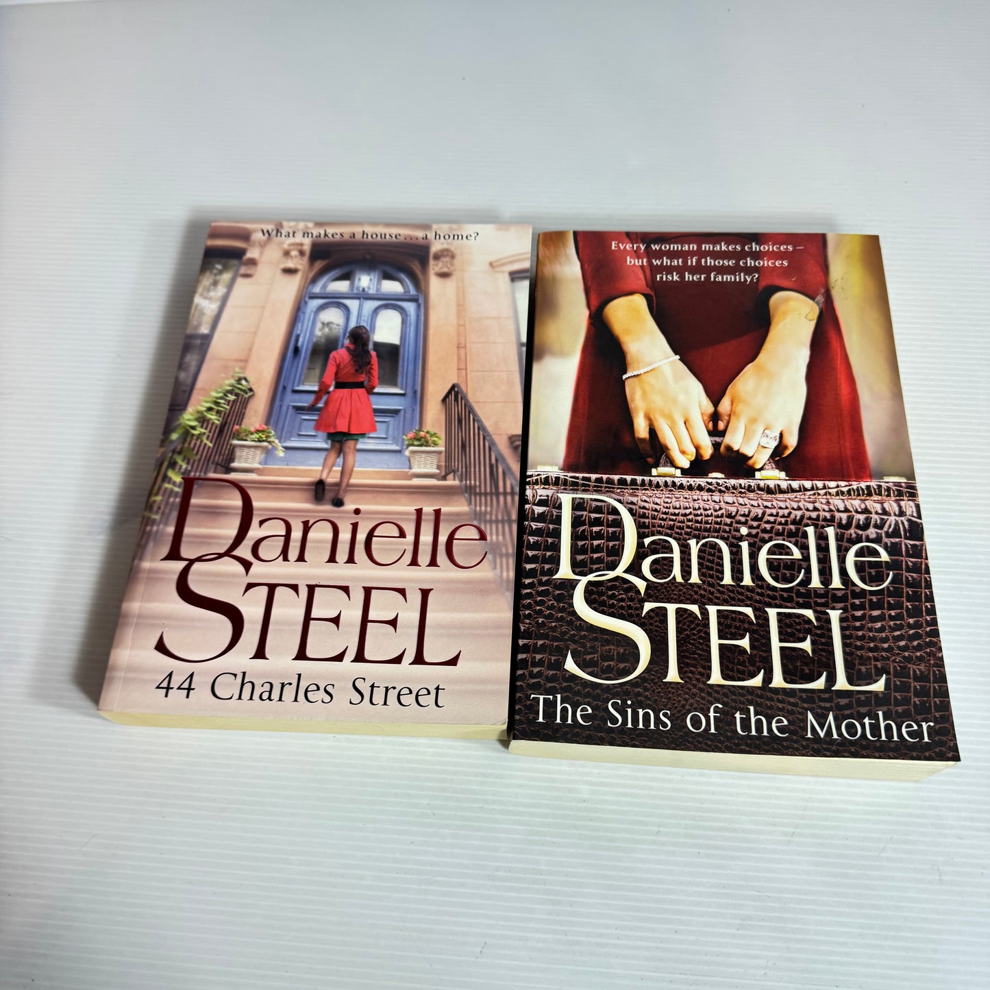 Danielle Steel Book Bundle x 2 Books : The Sins of the Mother & 44 Charles Street (2458)