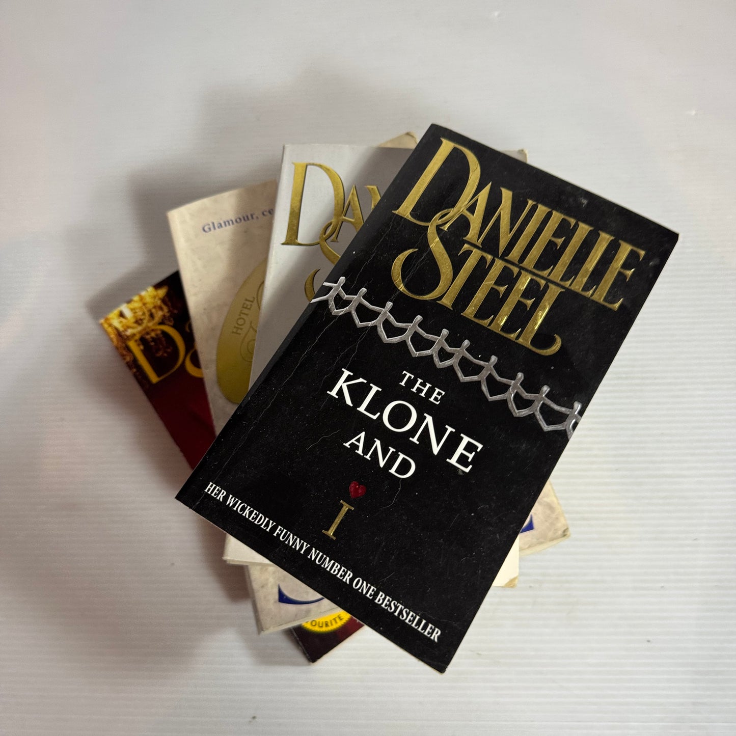 Danielle Steel Book Bundle x 4 Books - The Klone & I, The Ghost, Past Perfect, Hotel Vendome(2597)