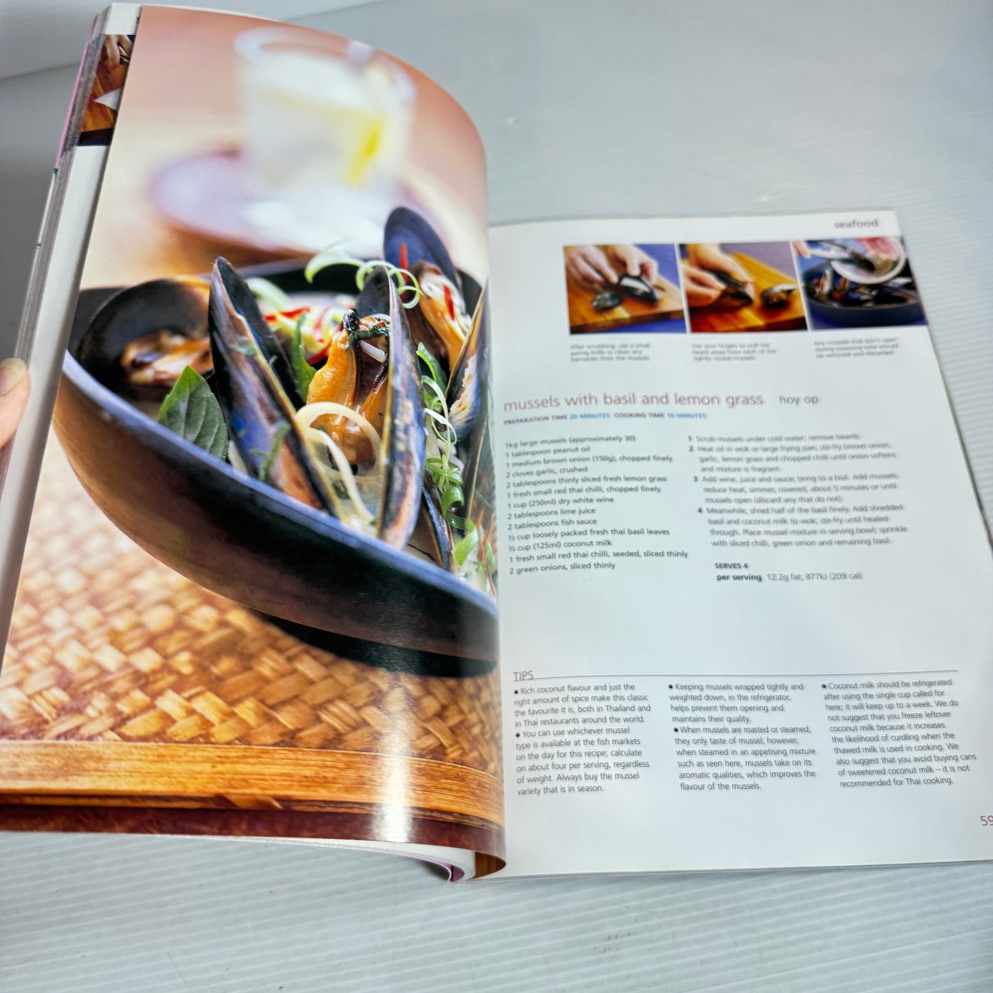Thai Cookbook Bundle x 3 : Good Housekeeping Cookery Club Thai, Australian Women's Weekly Beginners Thai, International Cooking Series Thai Food(2927)