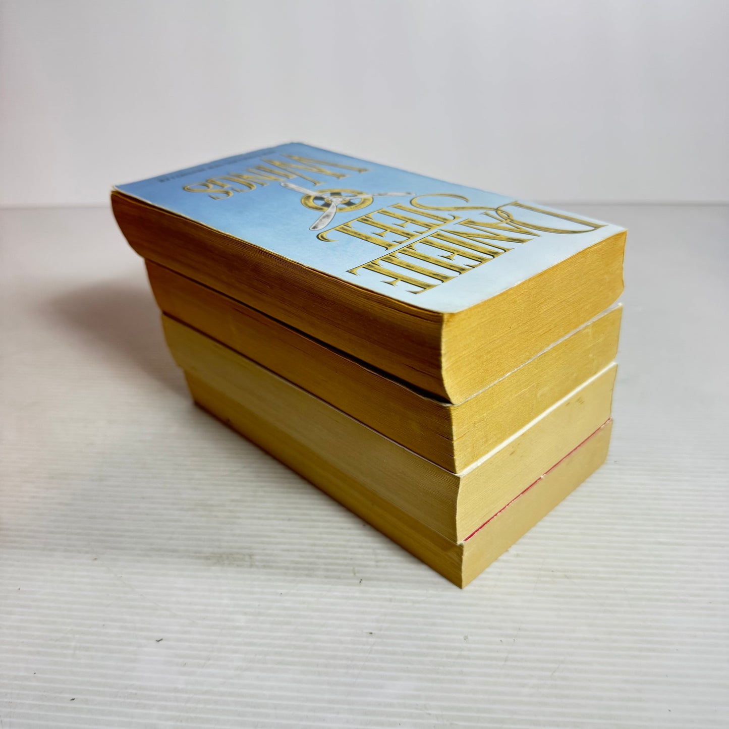 Danielle Steel Small Paperback Book Bundle x 4 : Wings, Mixed Blessings, Vanished, Daddy (2845)