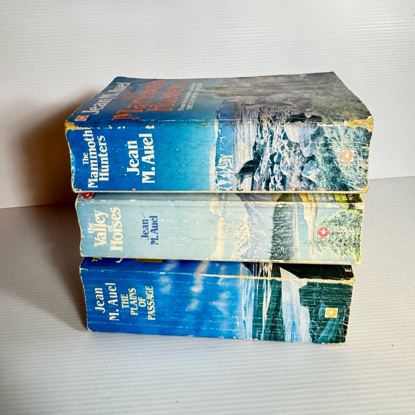 Jean M. Auel Book Bundle x 3 Books : The Plains of Passage, The Valley of Horses & The Mammoth Hunters (2226)