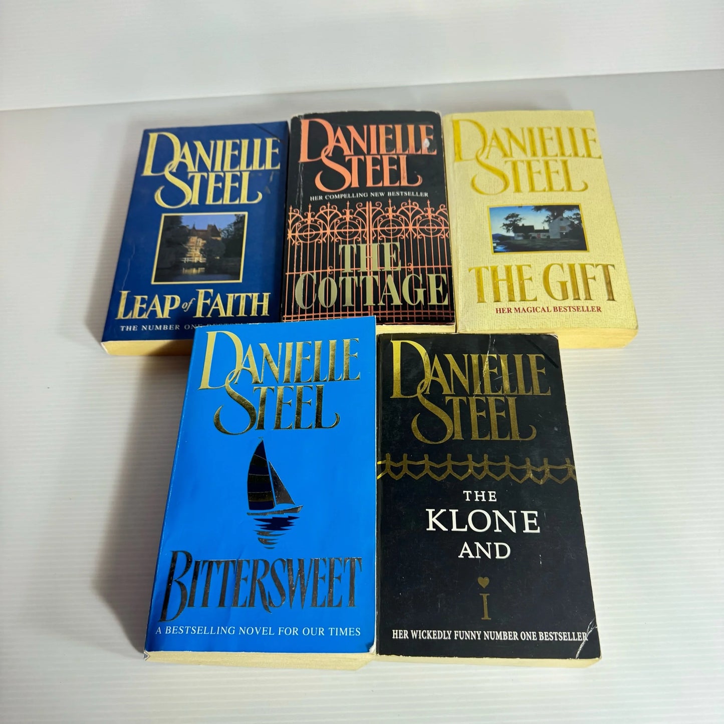 Danielle Steel Book Bundle x 5 Books : Leap of Faith, The Cottage, The Gift, The Klone and I, Bittersweet
