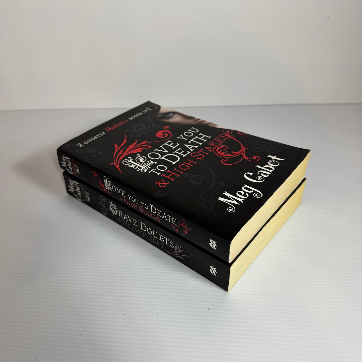 Meg Cabott Book Bundle x 2 Books 4 x Stories : Love You to Death, High Stakes, Graves Doubts, Heaven Sent (3059)