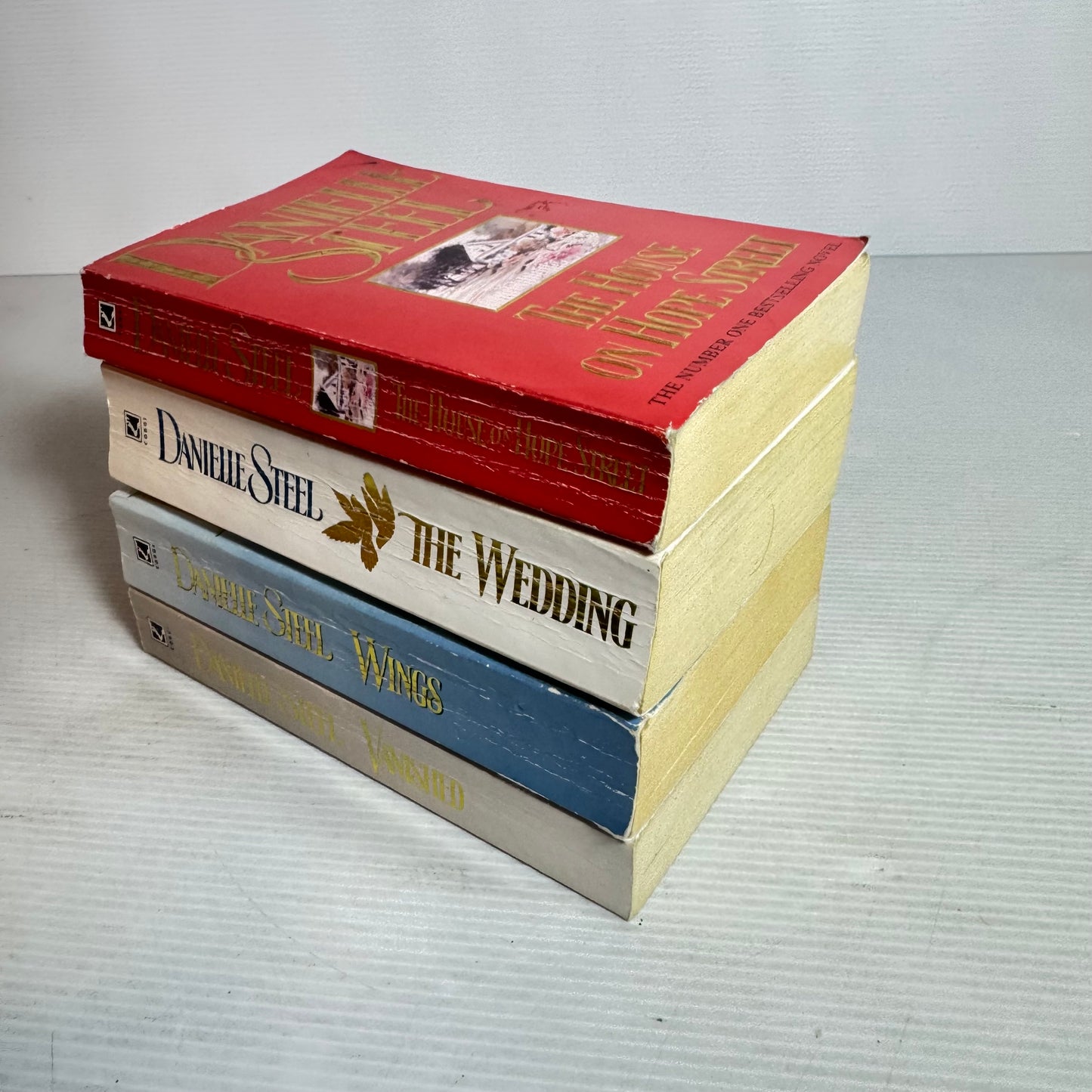 Danielle Steel Book Bundle x 4 : The Wedding, Vanished, The House of Hope Street, Wings (2844)