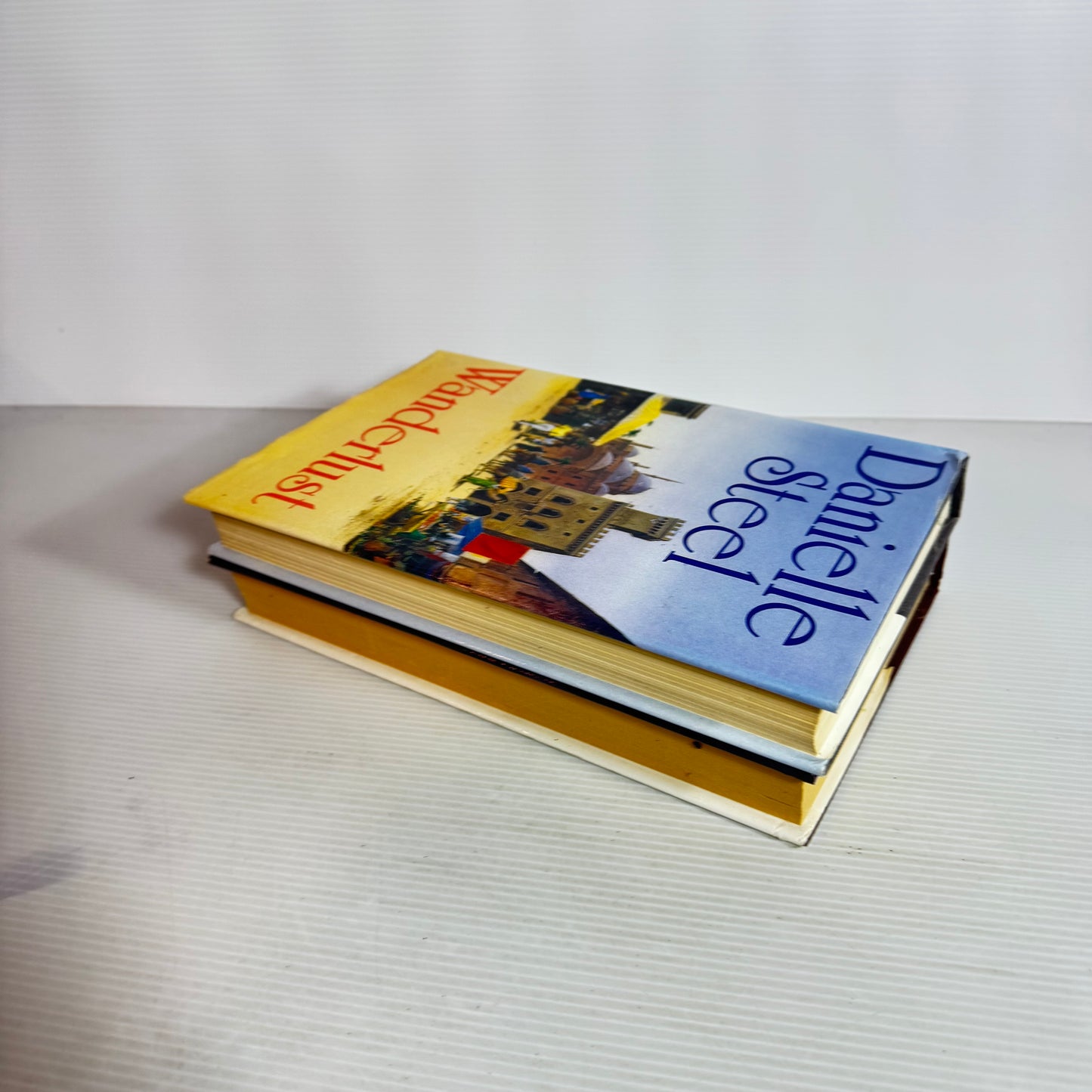 Danielle Steel Hardcover Book Bundle x 2 Books : Star & Wanderlust (2457)