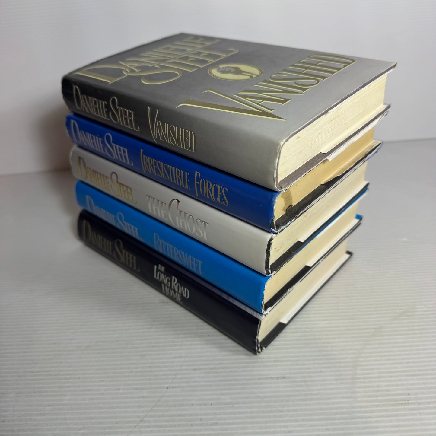 Danielle Steel Hardcover Book Bundle x 5 : Irresistible Forces, The Ghost, Vanished, Bittersweet, The Long Road Home(2825)