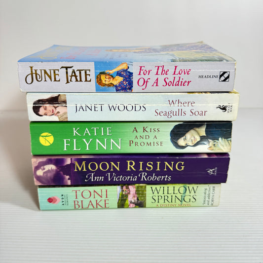 Historical Romance Bundle x 5 : Where Seagulls Soar - Janet Woods, A Kiss And A Promise - Katie Flynn, For The Love of A Solider - June Tate, Willow Springs - Toni Blake, Moon Rising - Ann Victoria Roberts(3412)