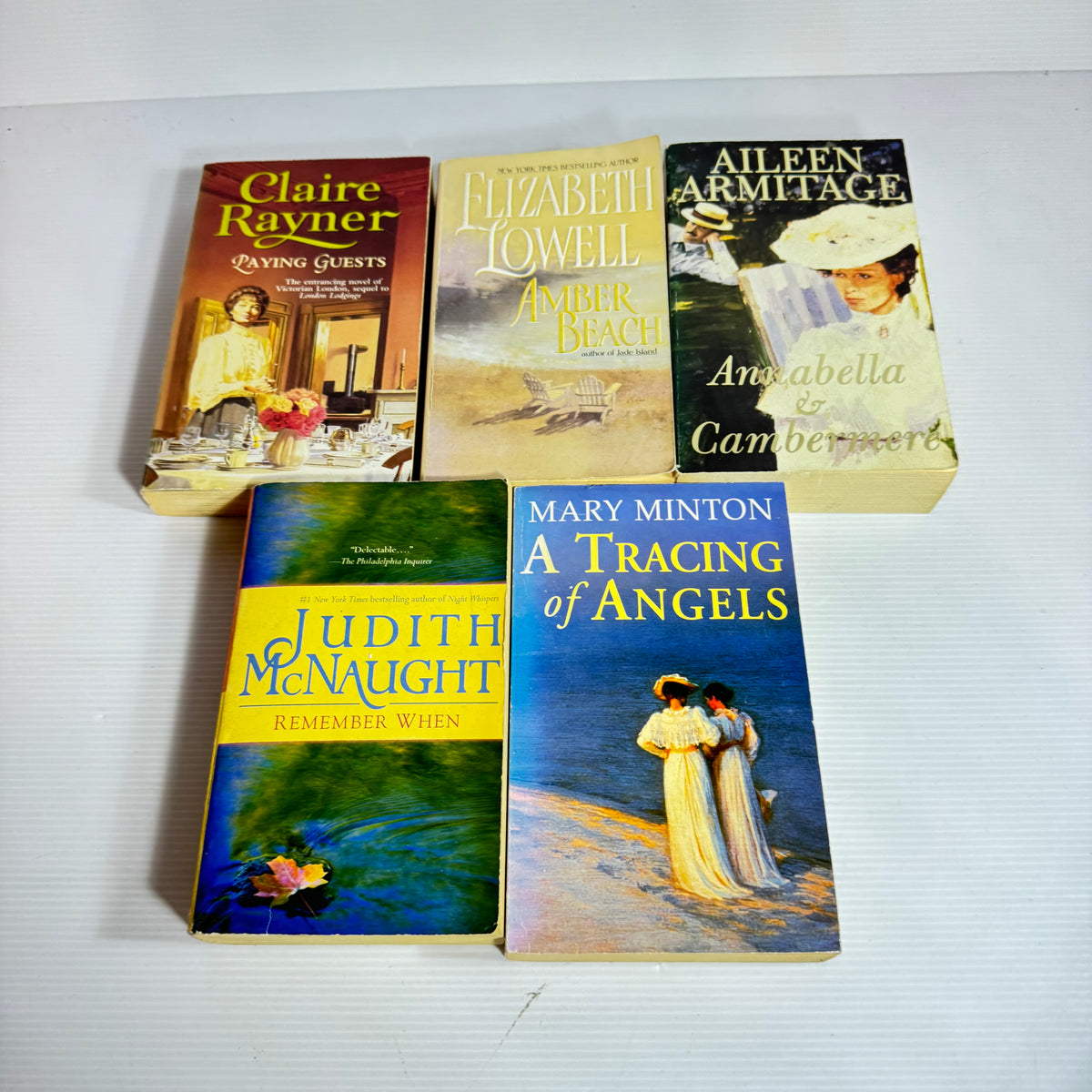Historical Romance Bundle x 5 : Annabella & Cambermere - Aileen Armitage, A Tracing of Angels - Mary Minton, Amber Beach - Elizabeth Lowell, Paying Guests - Claire Rayner, Remember When - Judith McNaught (3366)