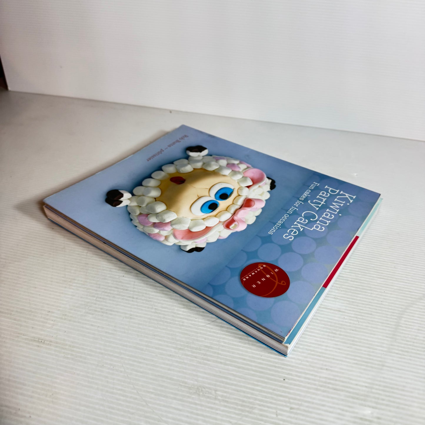Children's Party Cakes Book Bundle x 2 : Kiwiana Party Cakes - Rob Burns & The Australian Women's Weekly Kid's Cake Favourites (2753)