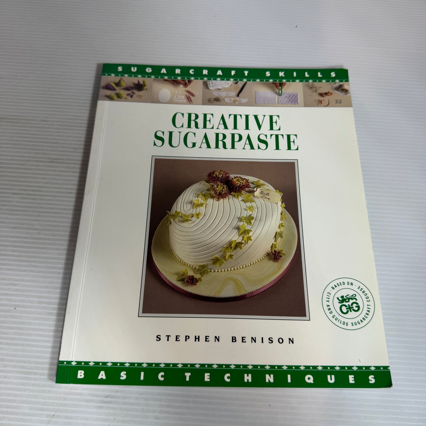 Sugar Craft / Icing Book Bundle x 2 Books : Creative Sugarpaste & Wedding Flowers(2478)