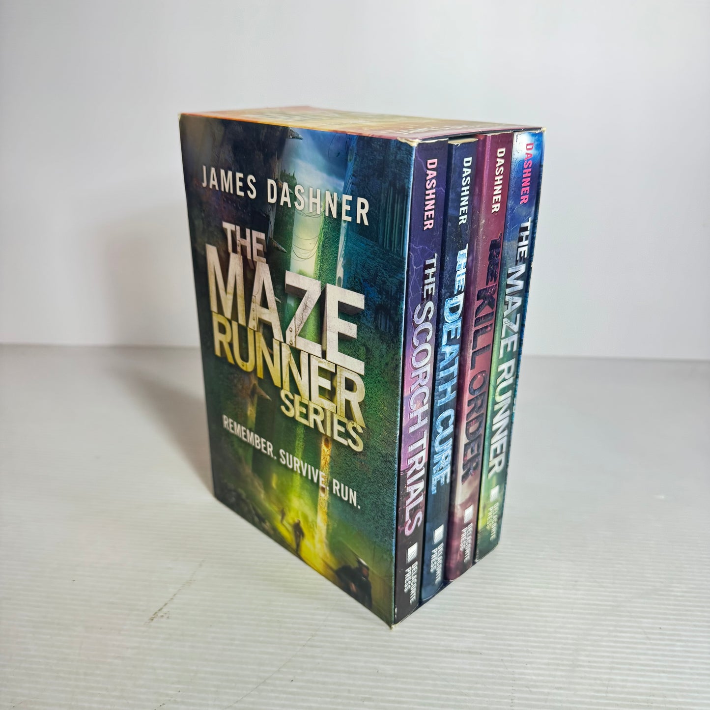 The Maze Runner Boxed Set x 4 Books : The Maze Runner, The Scorch Trials, The Death Cure, The Kill Order (2982)