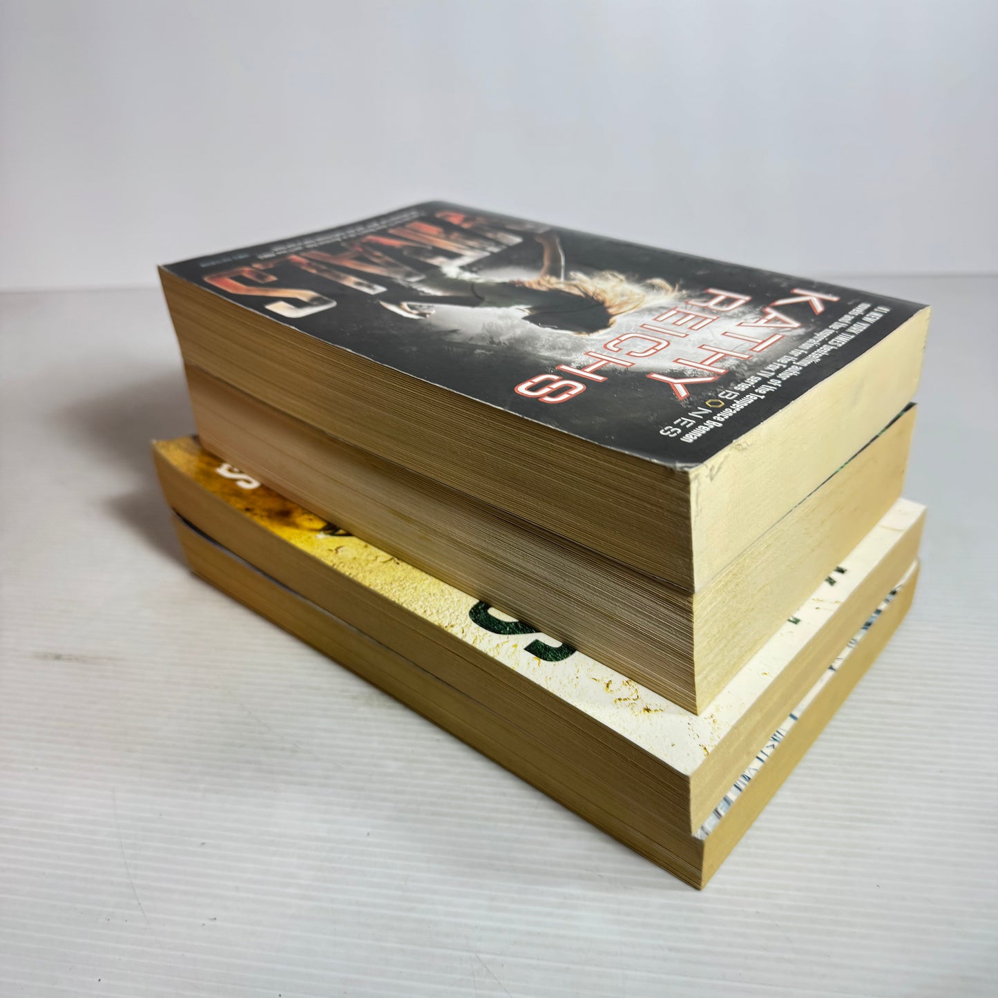 Kathy Reichs Book Bundle x 4 : Seizure, Virals, Break No Bones, Mortal Remains (2815)