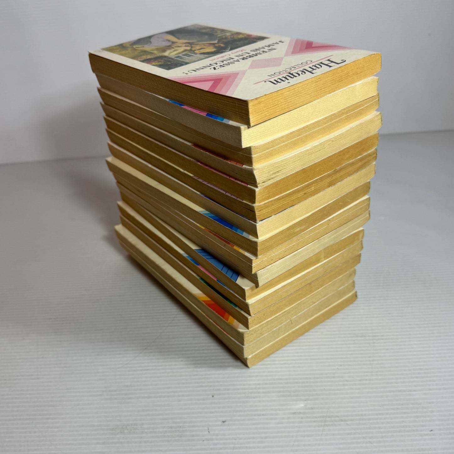 French Language Mills & Boon Book Bundle x 16 Books (2571)
