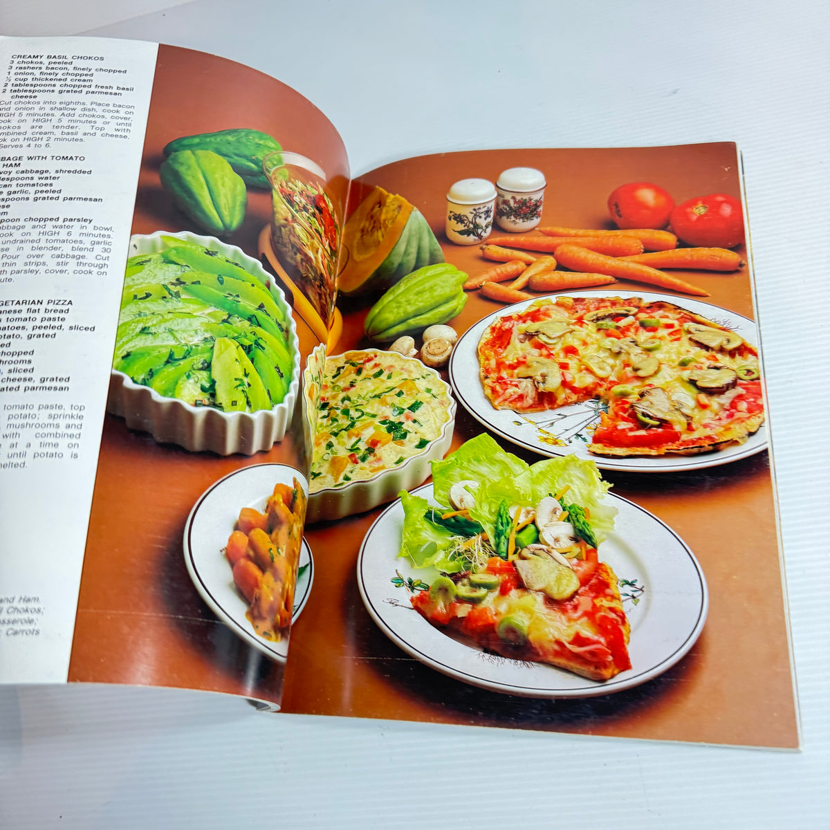 Microwave Cookbook Bundle x 2 : The New Zealand Microwave Cookbook - Jan Bilton & the Australian Women's Weekly Microwave Cookbook (Vintage 1980's)(3321)